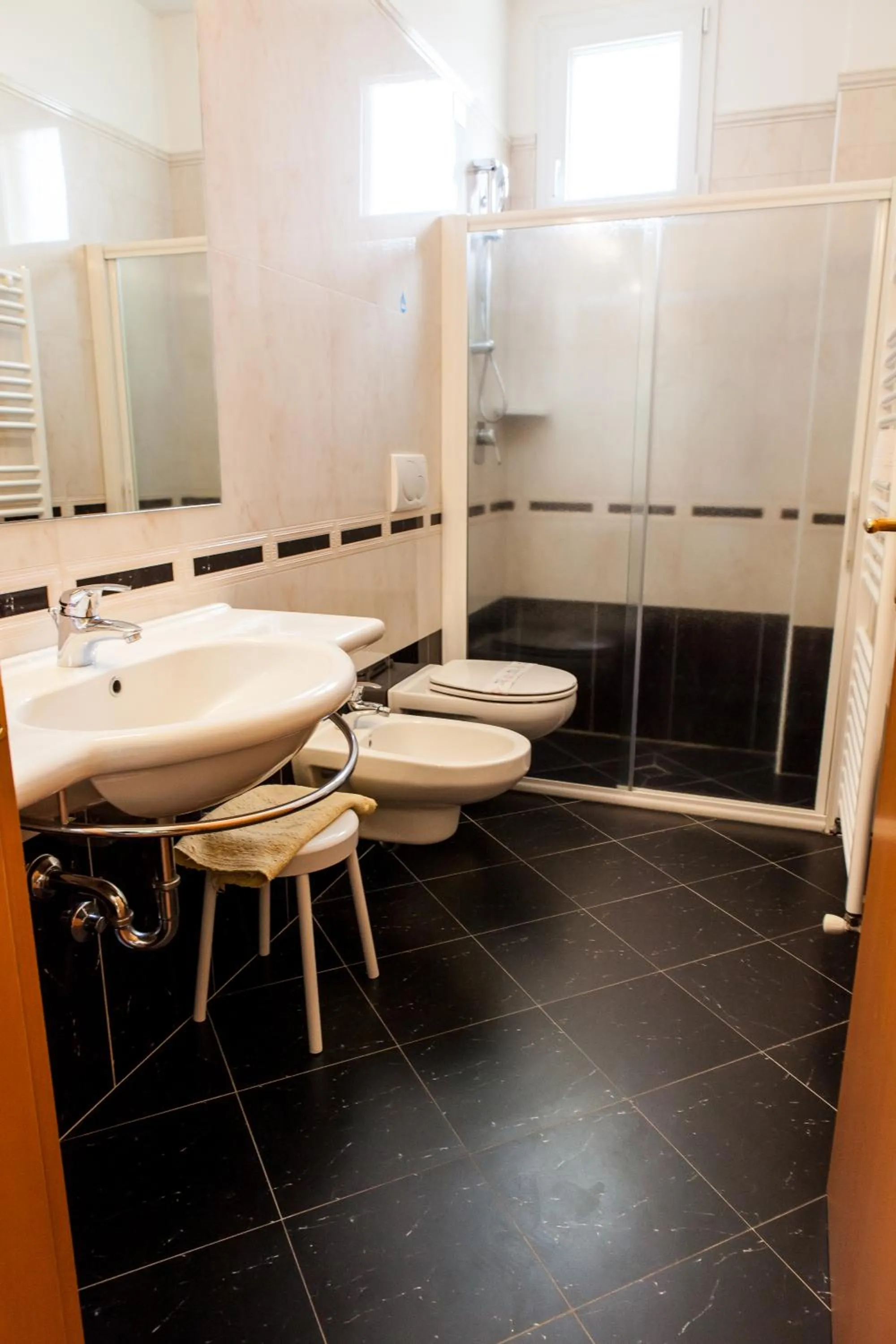 Shower in Hotel Monica