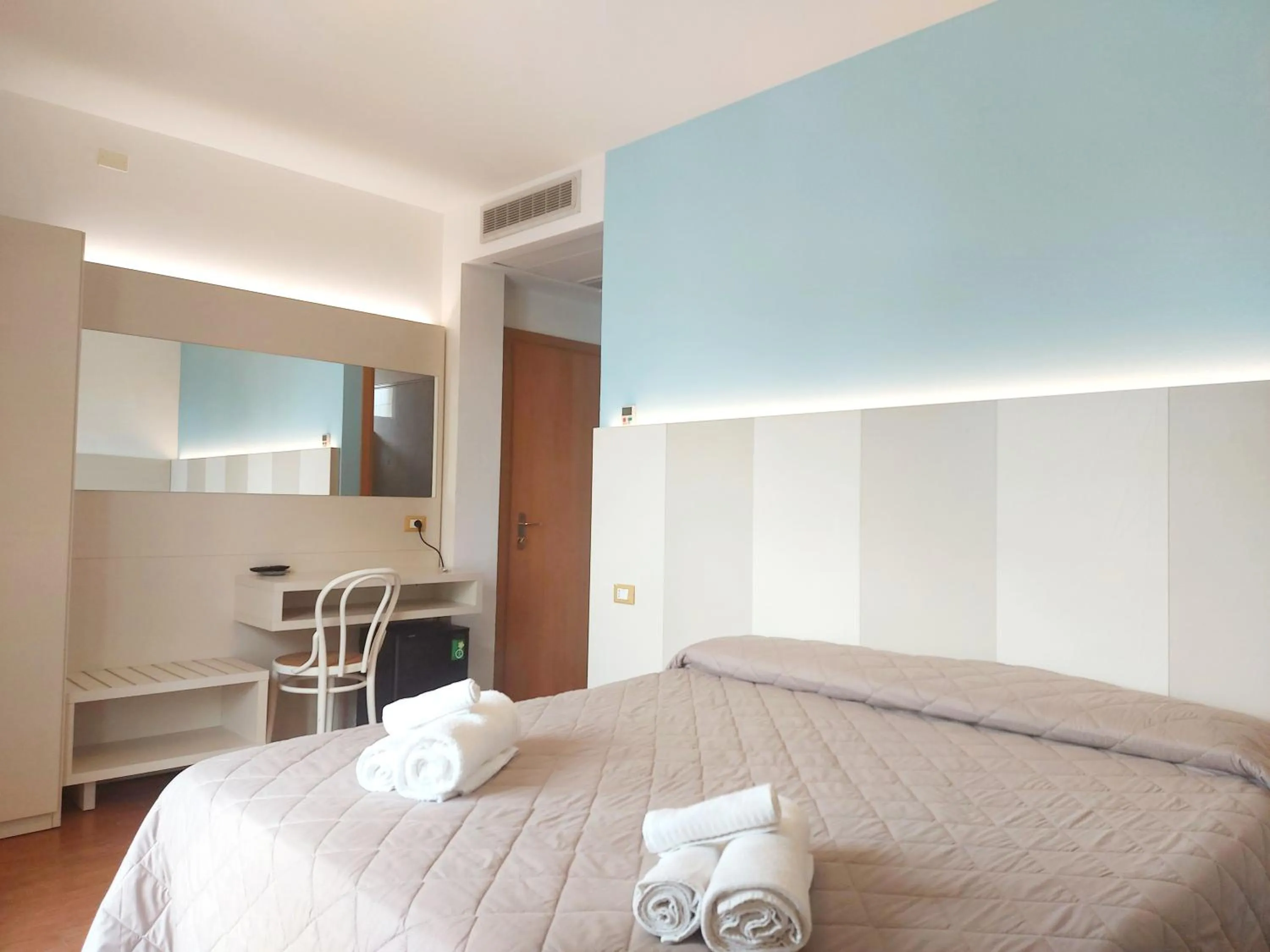 Bedroom, Bed in Hotel Monica