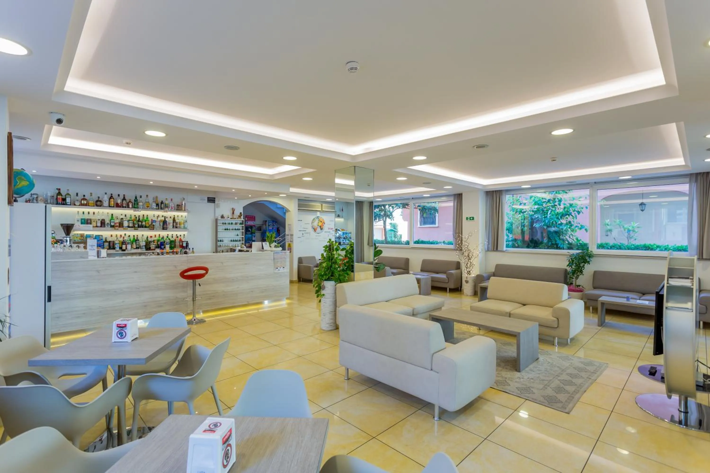 Communal lounge/ TV room in Hotel Monica