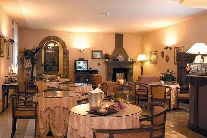 Restaurant/places to eat in Hotel Castello