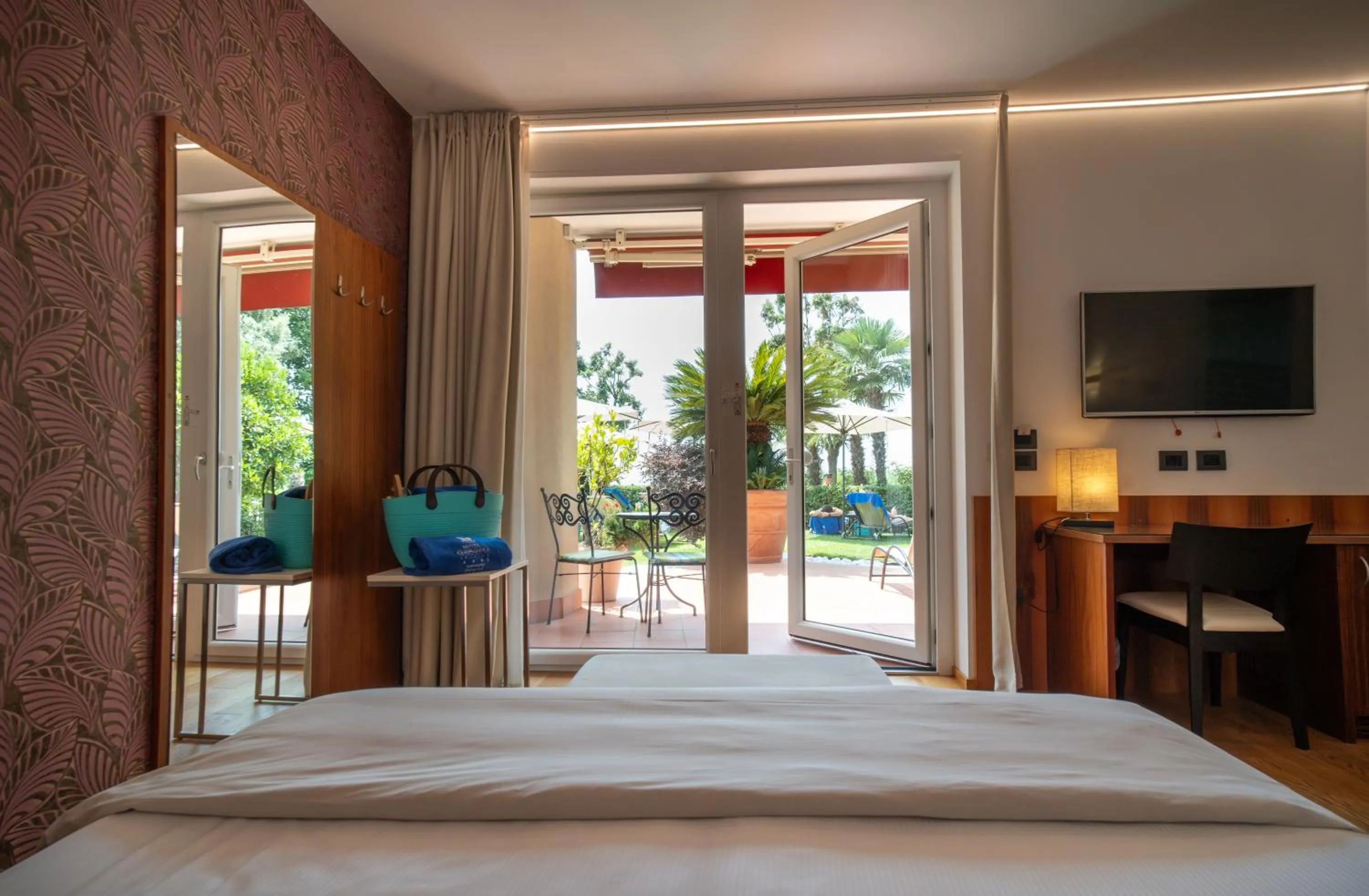 View (from property/room), Bed in Hotel Campagnola