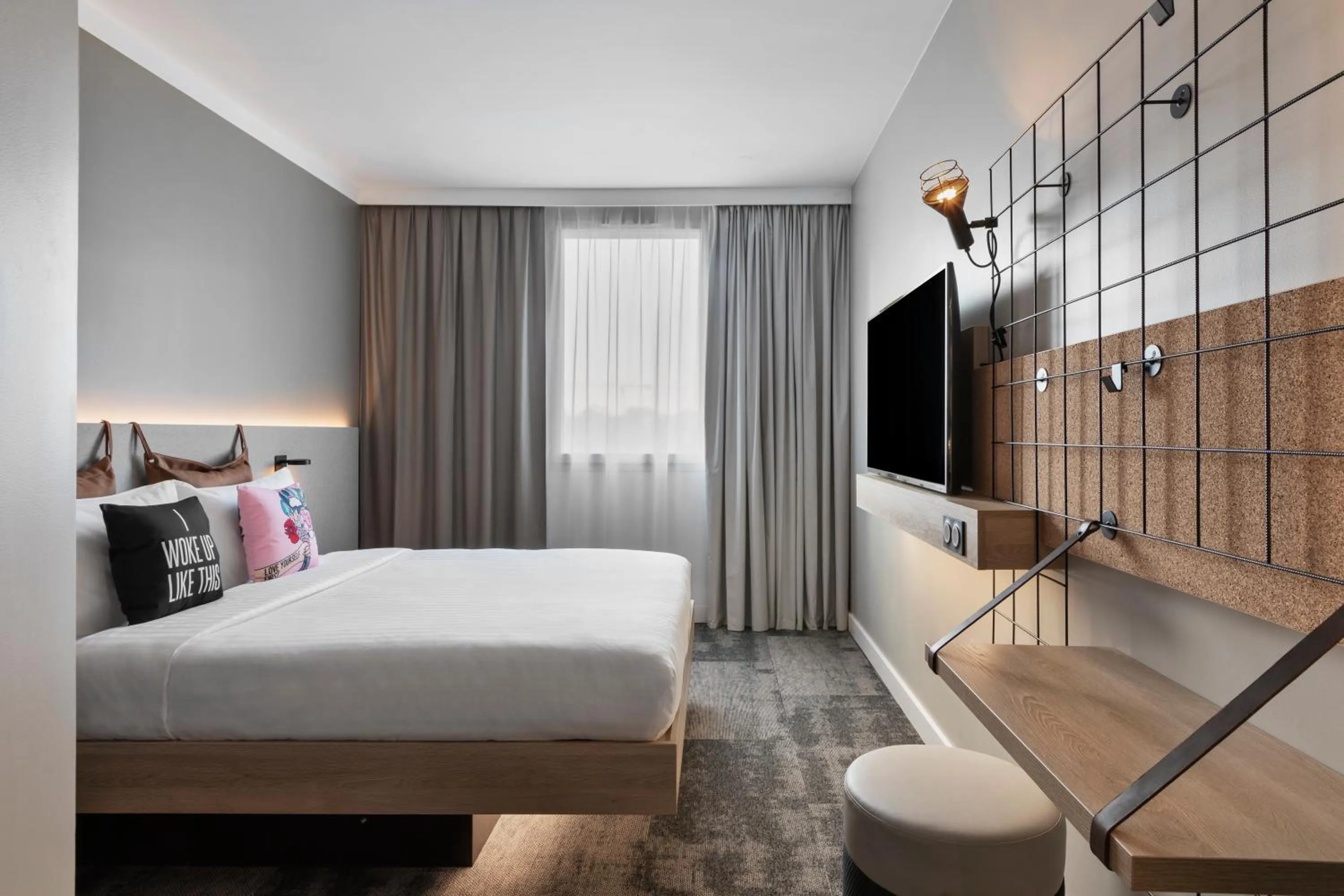 TV and multimedia, Bed in Moxy Amiens