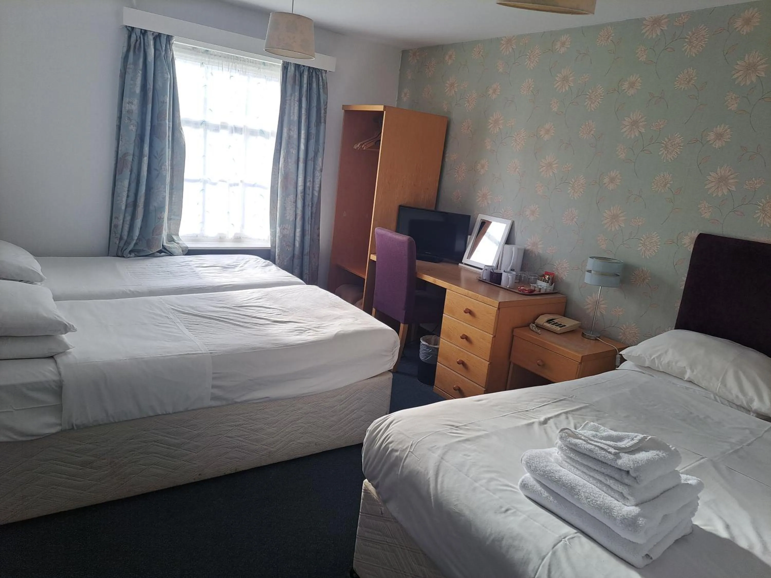 Bedroom, Bed in Luther King House