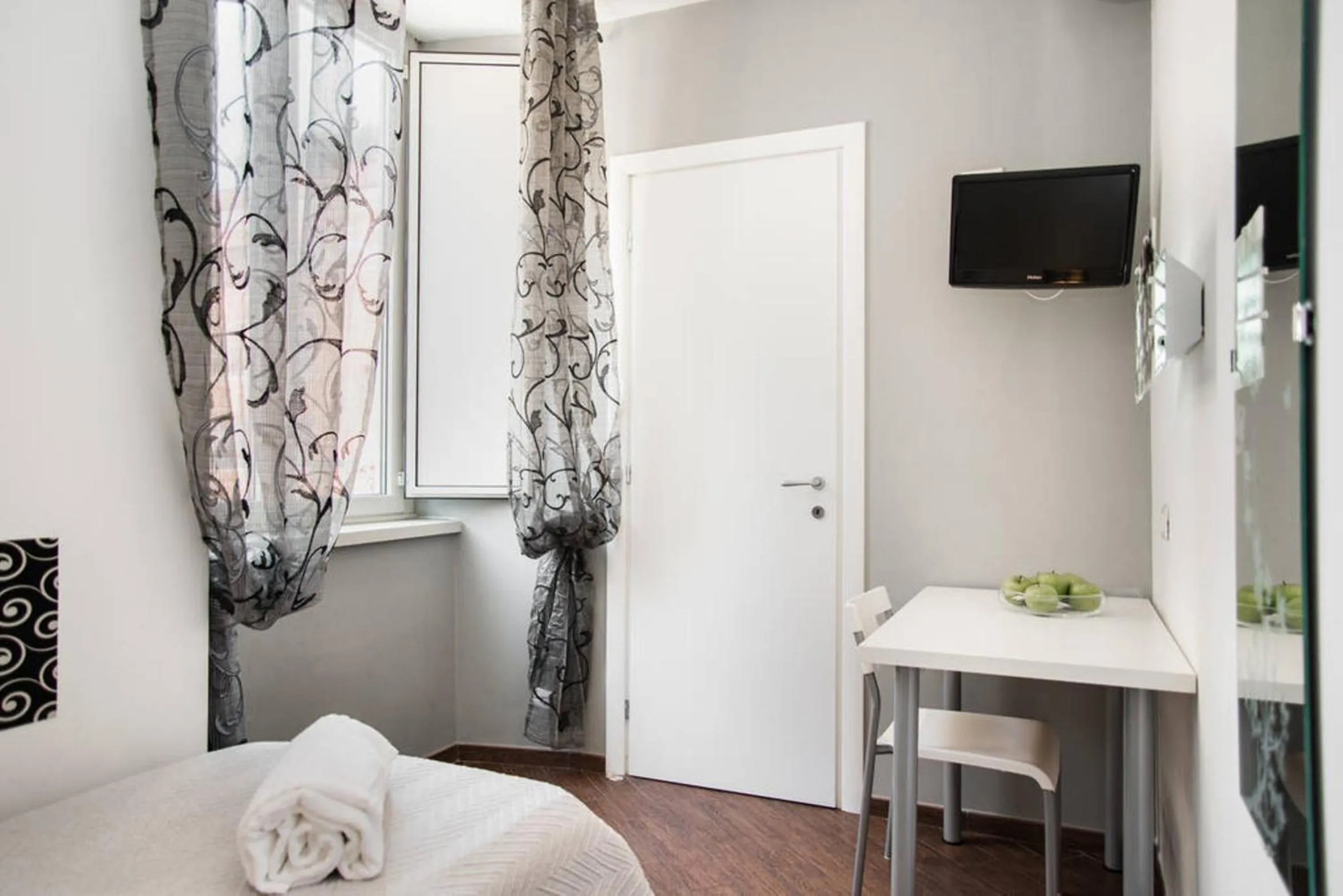 Decorative detail, Bed in Be My Guest