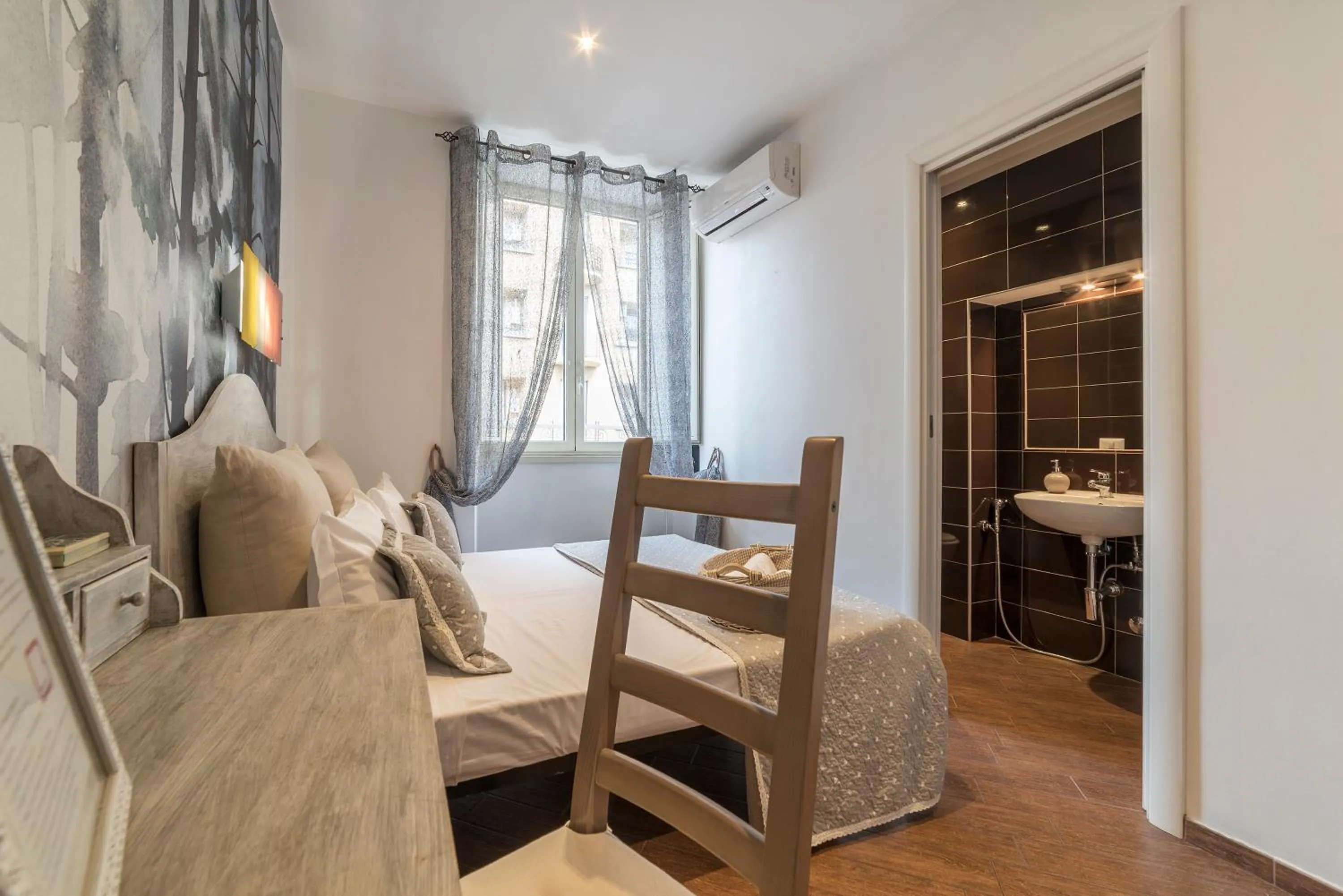 Photo of the whole room in Be My Guest