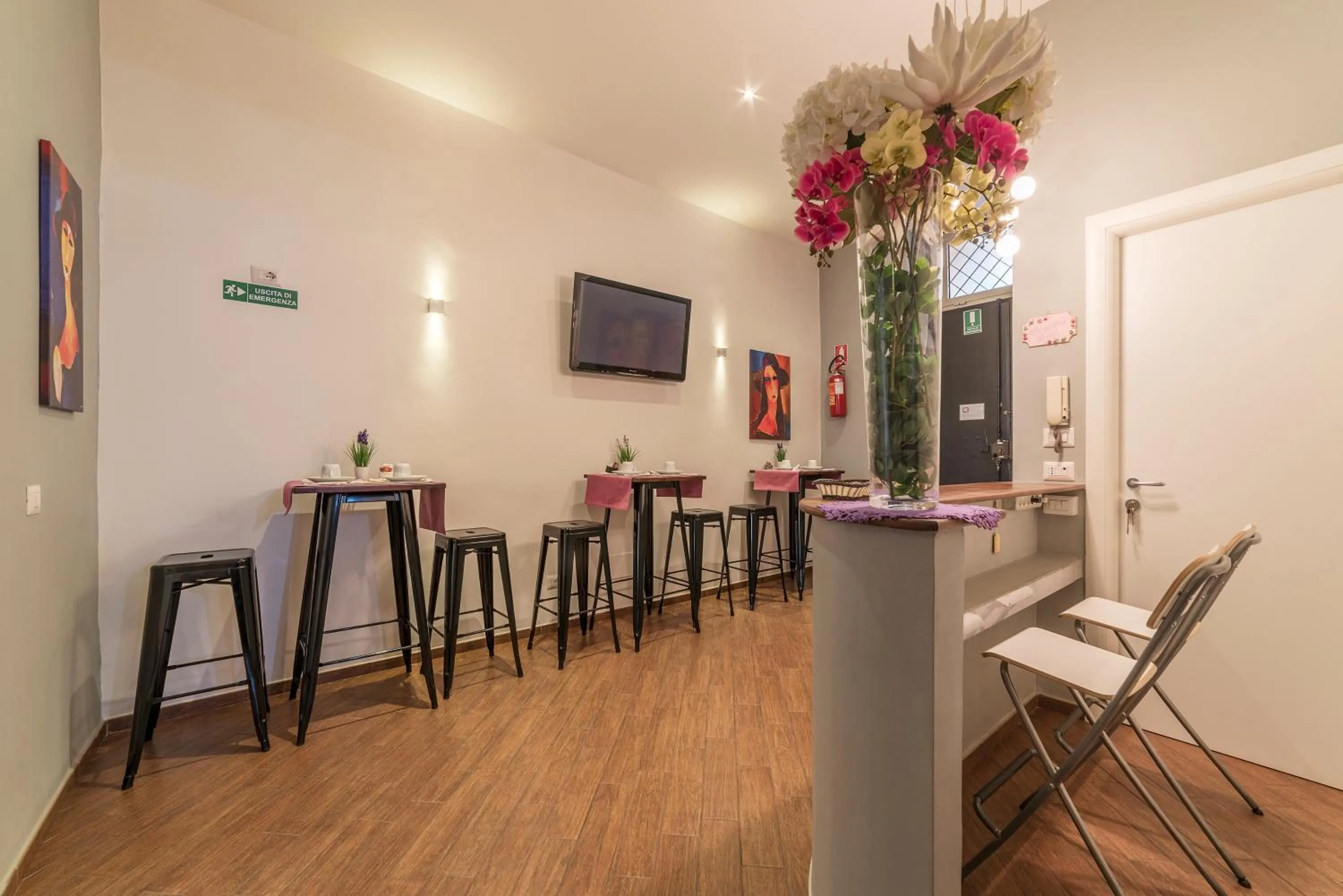 Communal lounge/ TV room in Be My Guest