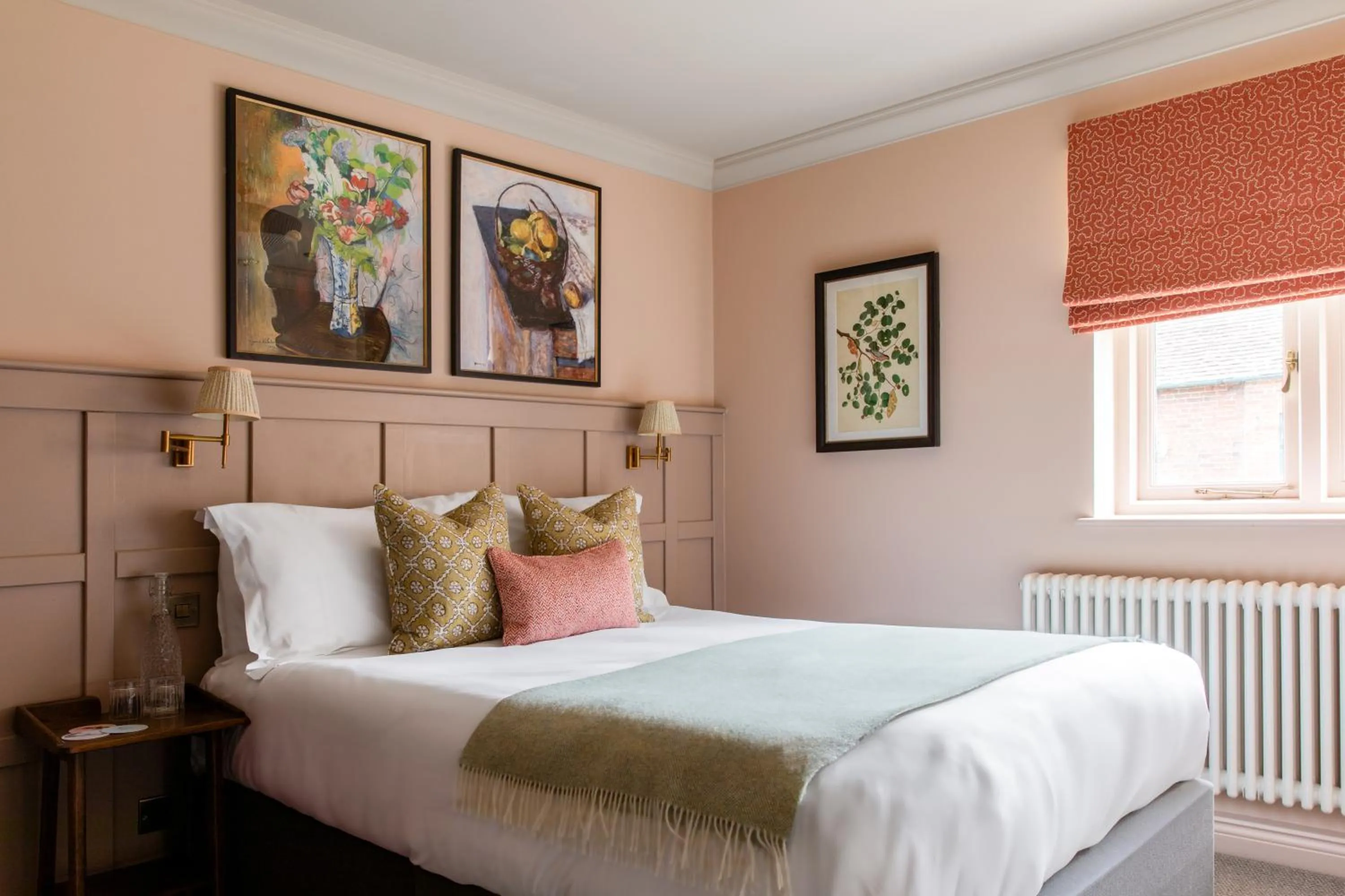 Bedroom, Bed in The Carnarvon Arms