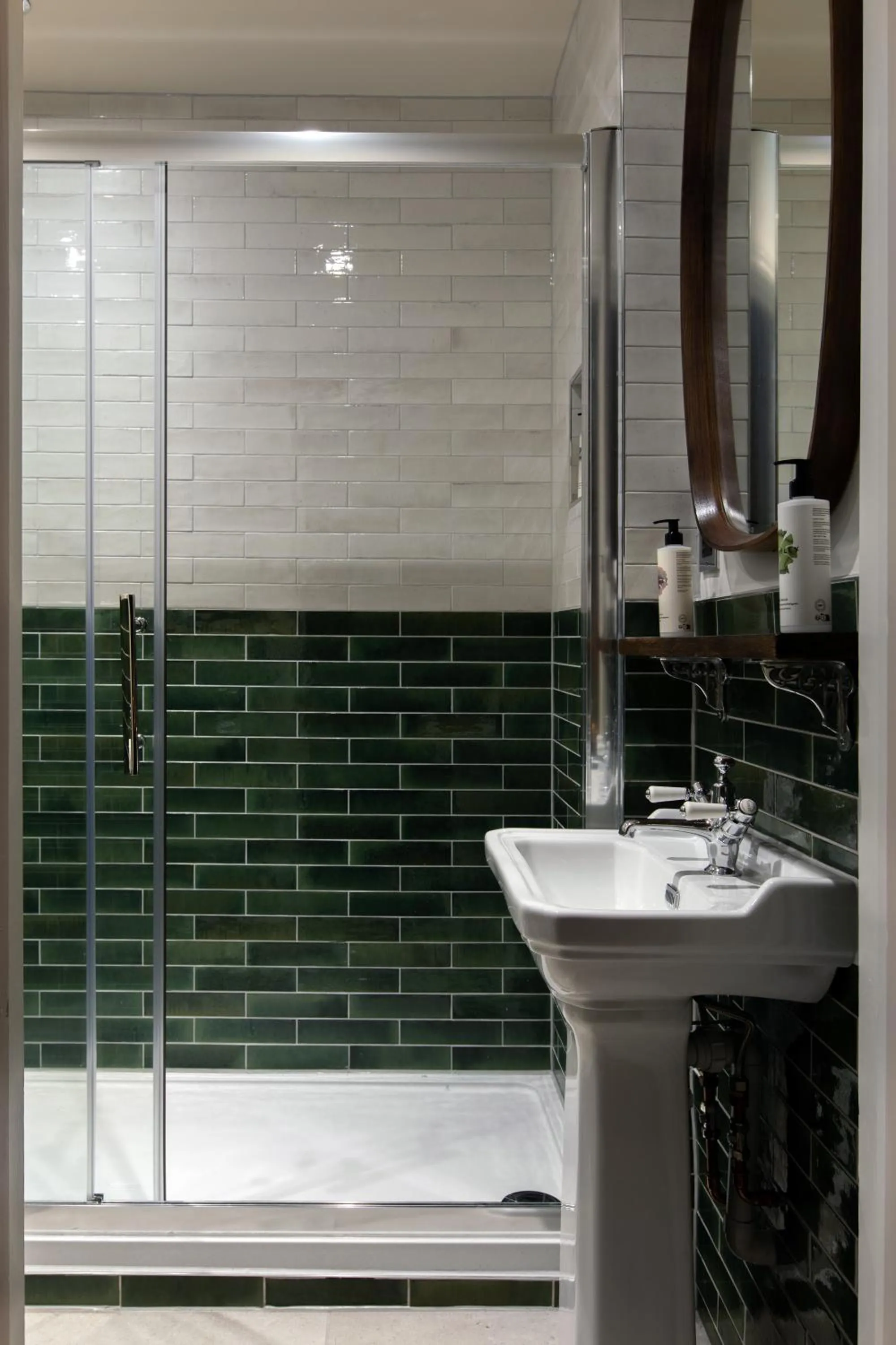 Bathroom in The Carnarvon Arms