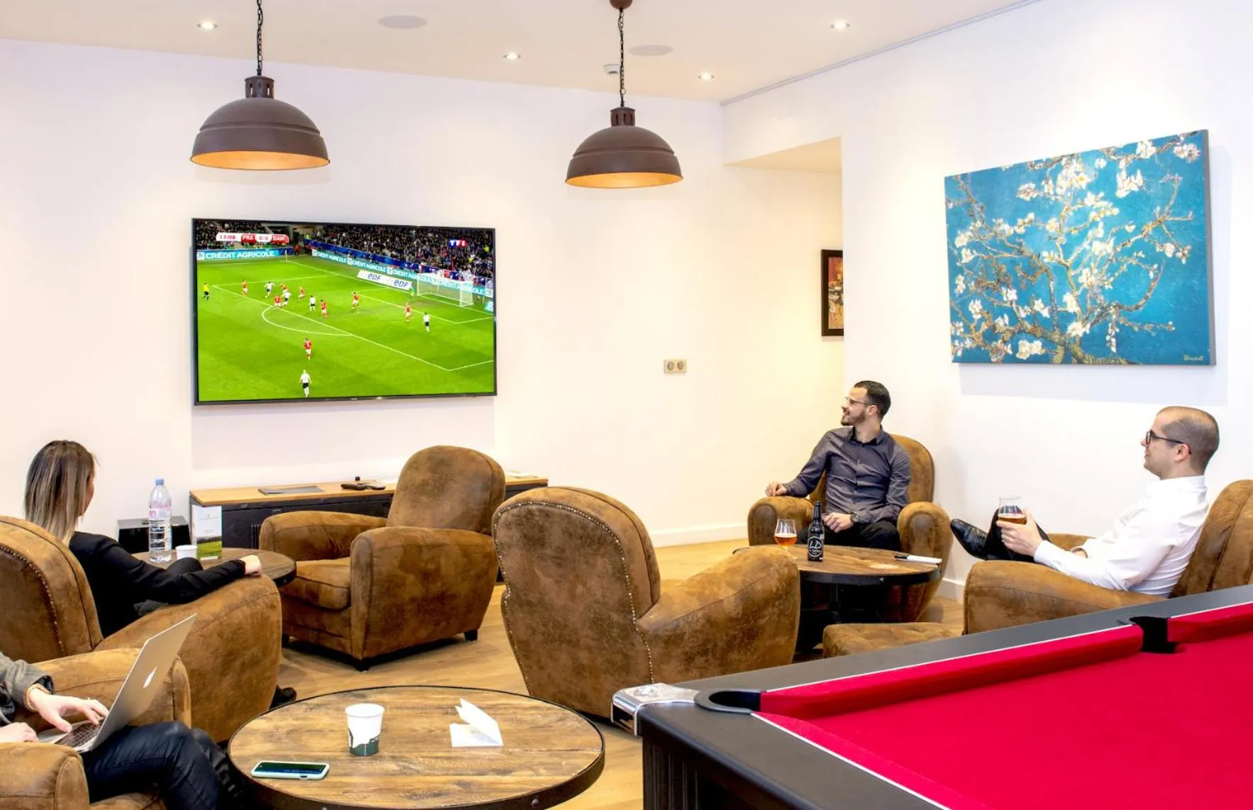 Communal lounge/ TV room in Le Green des Impressionnistes