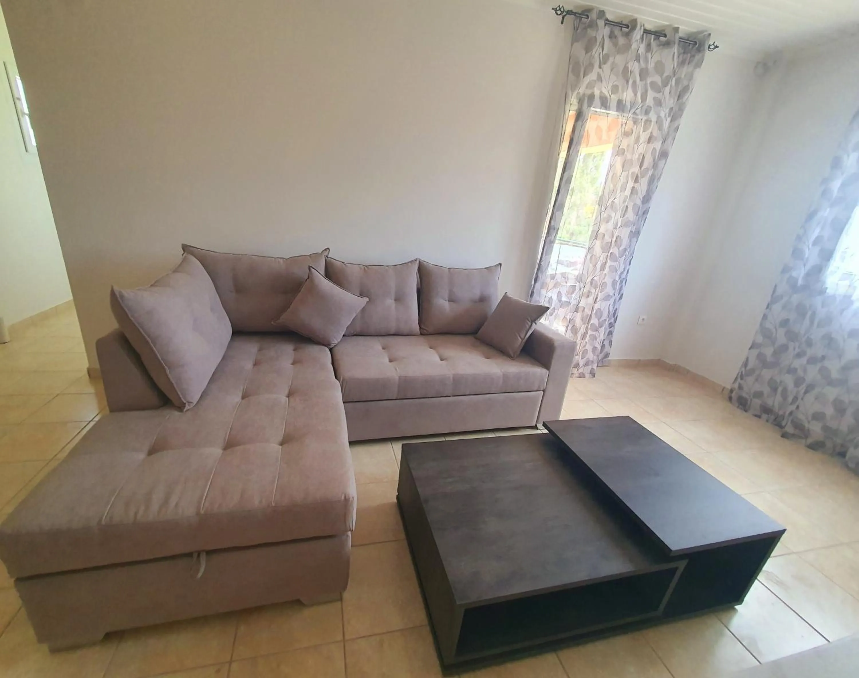 Living room in BELLA De LUX APTS