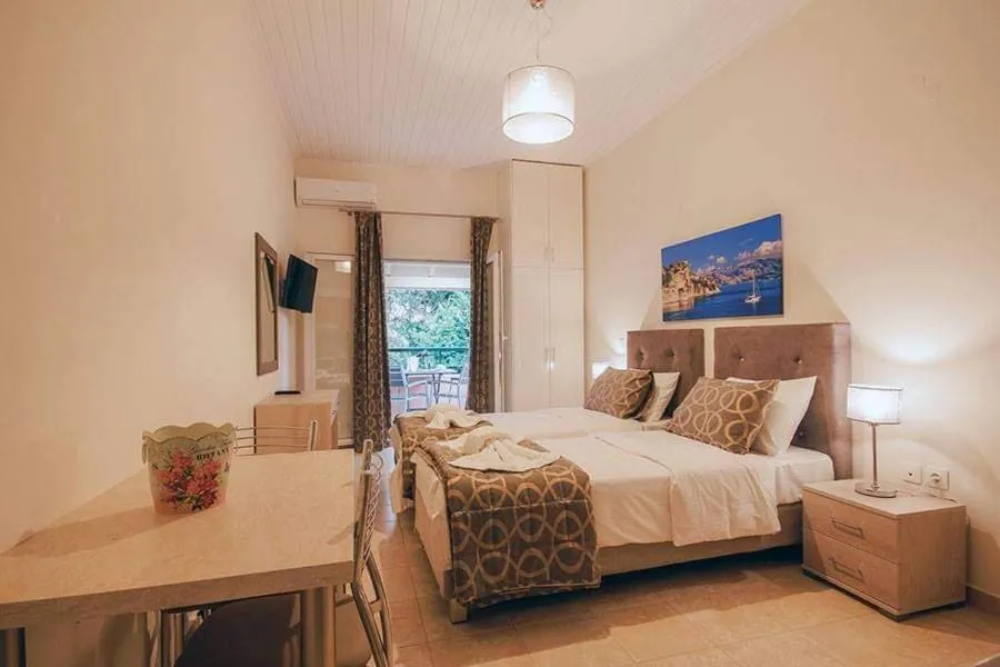 Bed in BELLA De LUX APTS