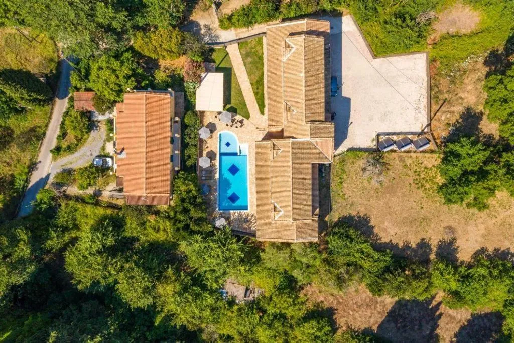 Quiet street view in BELLA De LUX APTS