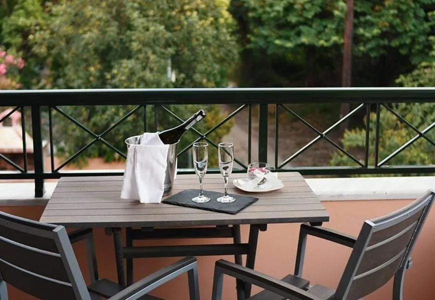 Quiet street view in BELLA De LUX APTS