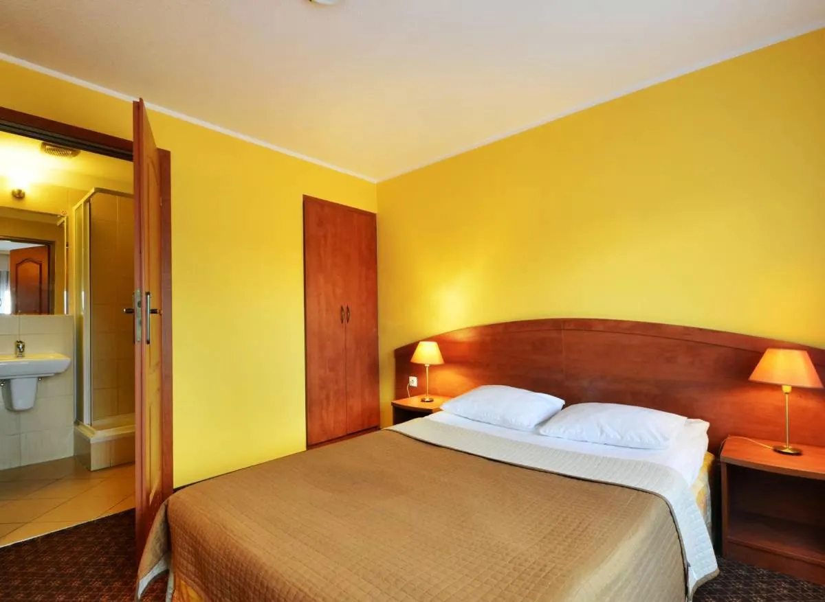 Bed in Hotel Astra Tajemniczy Ogród