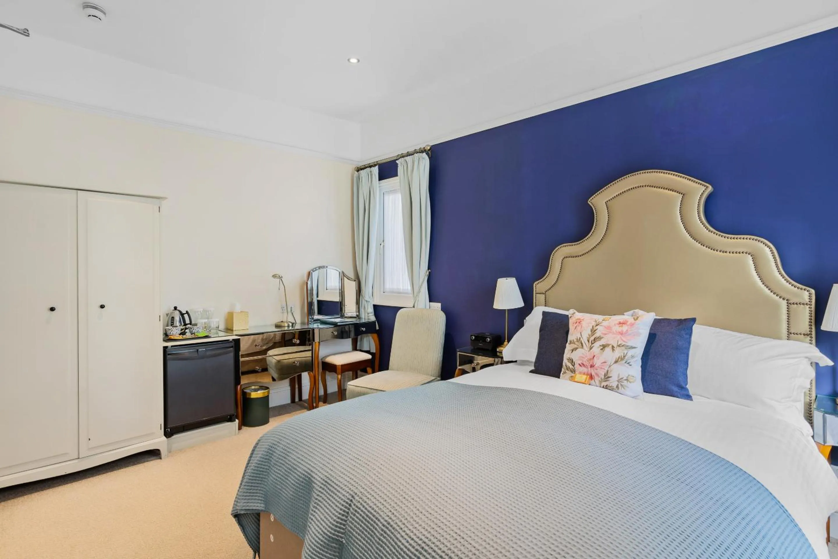 Bedroom, Bed in Kingston House