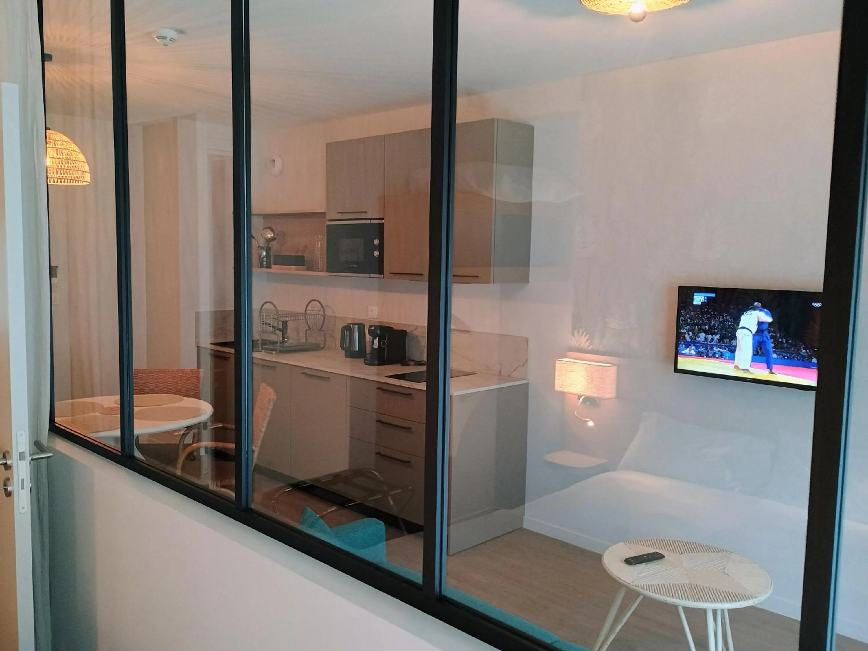 TV and multimedia in The Originals City, Ara Hôtel, Landerneau