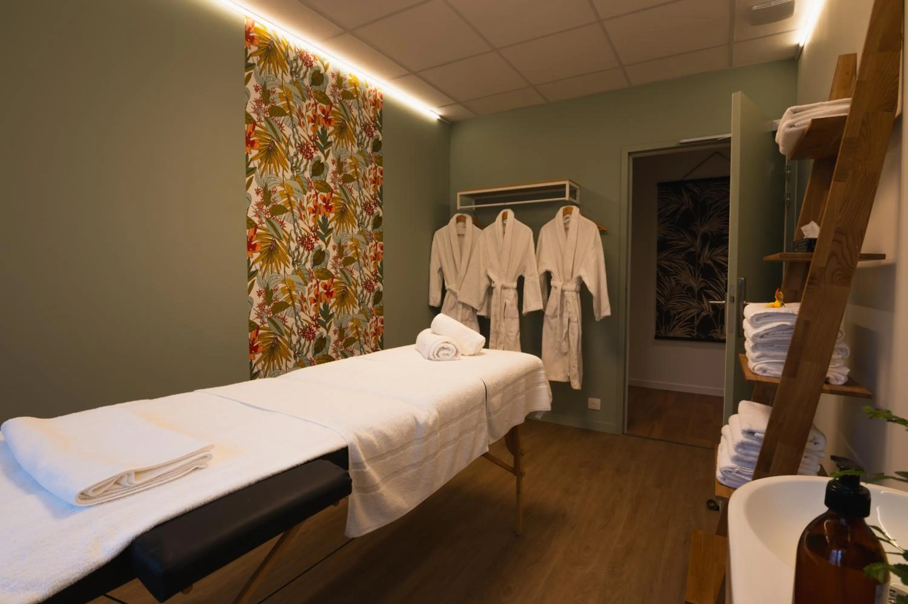 Spa and wellness centre/facilities in The Originals City, Ara Hôtel, Landerneau