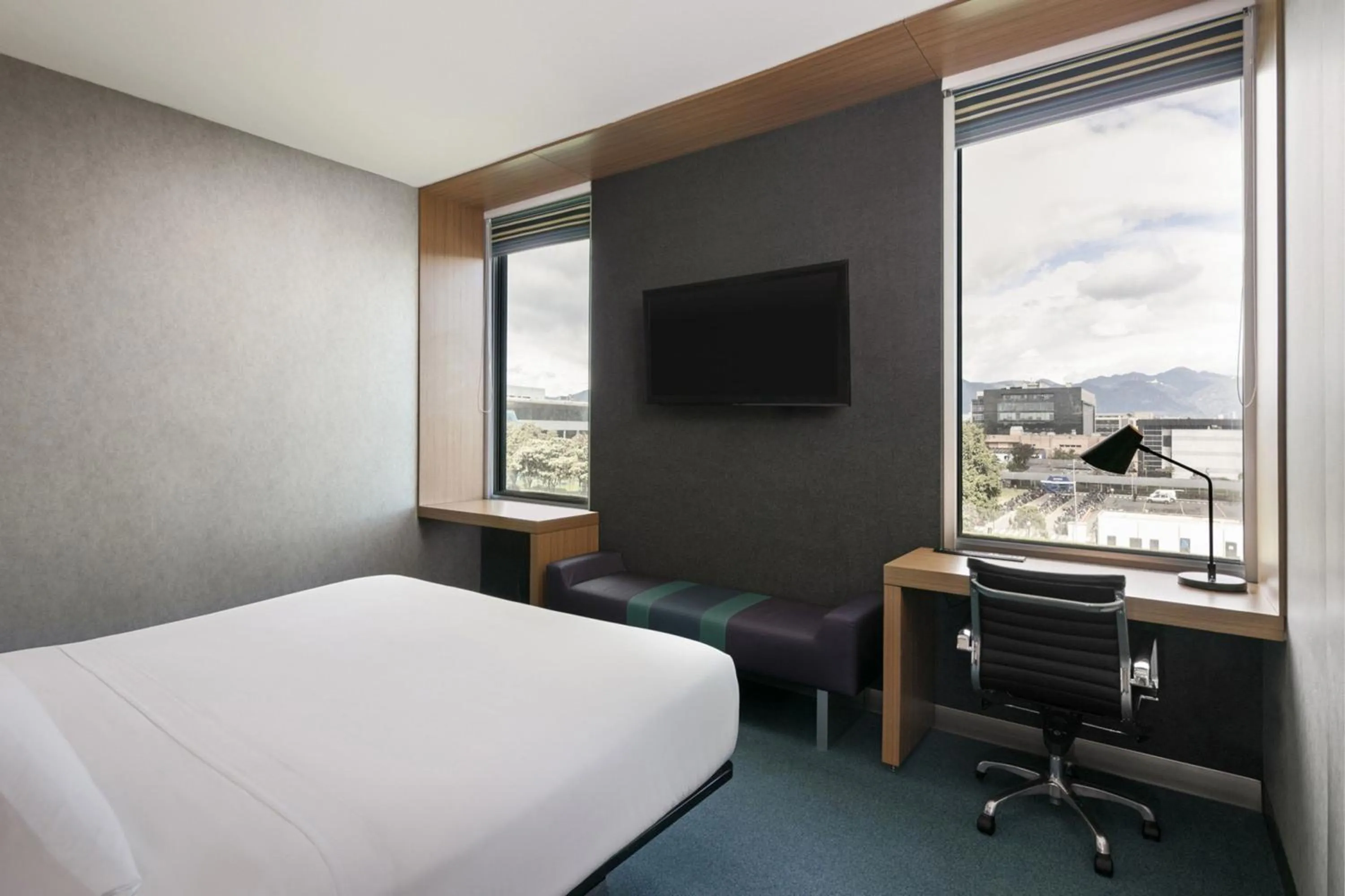 Photo of the whole room, Bed in Aloft Bogotá Airport