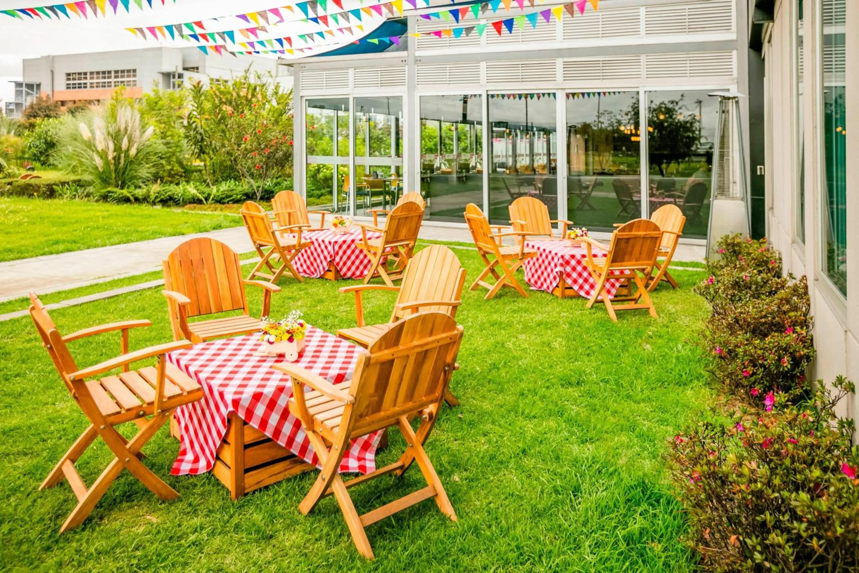 Restaurant/places to eat in Aloft Bogotá Airport