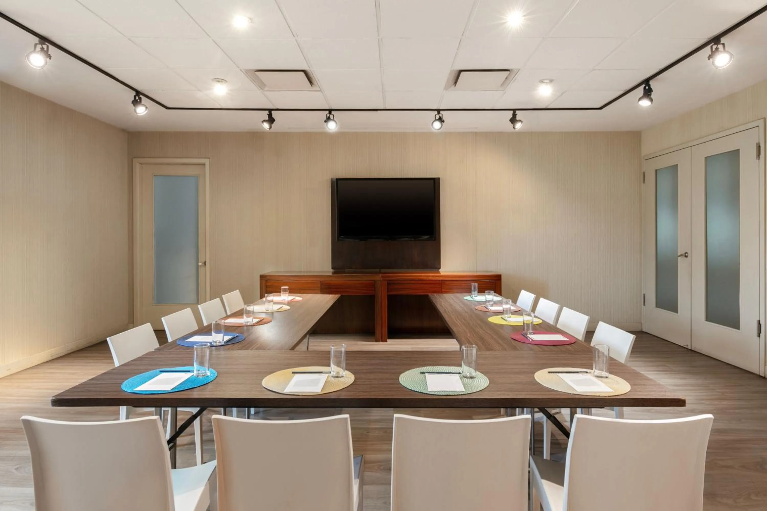 Meeting/conference room in Aloft Bogotá Airport