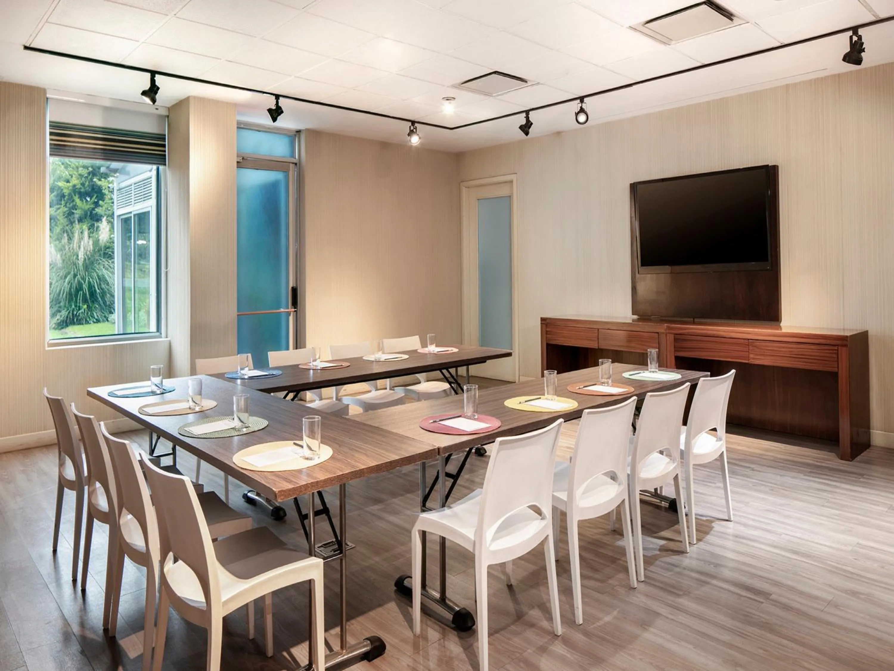 Meeting/conference room in Aloft Bogotá Airport