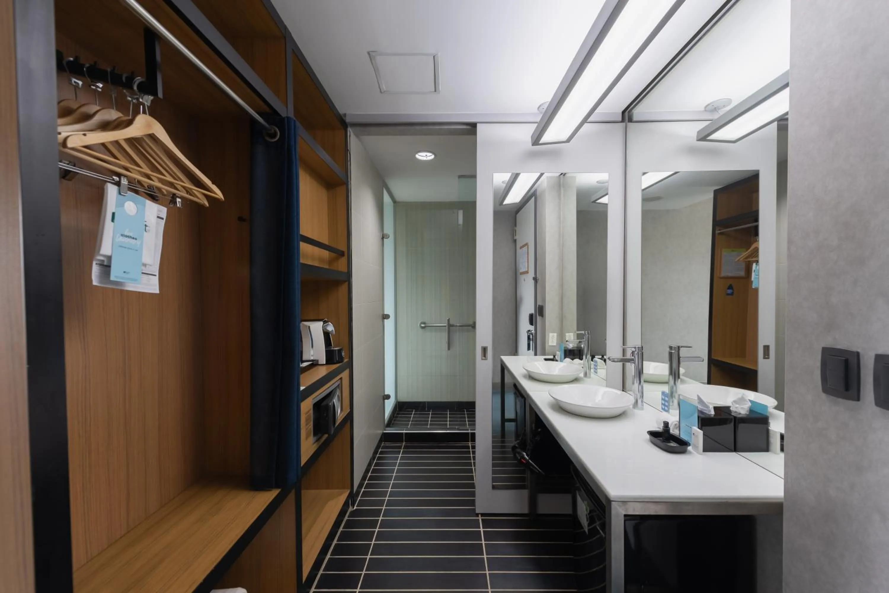 Bathroom in Aloft Bogotá Airport