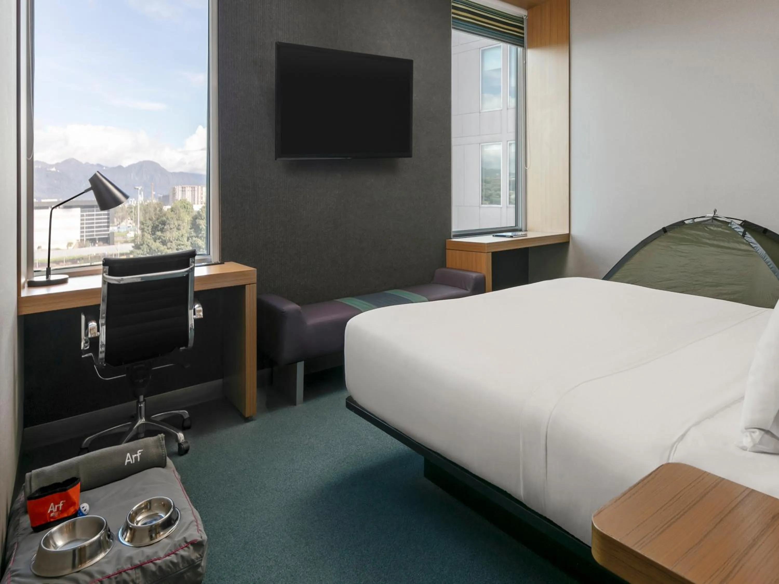 Bed in Aloft Bogotá Airport