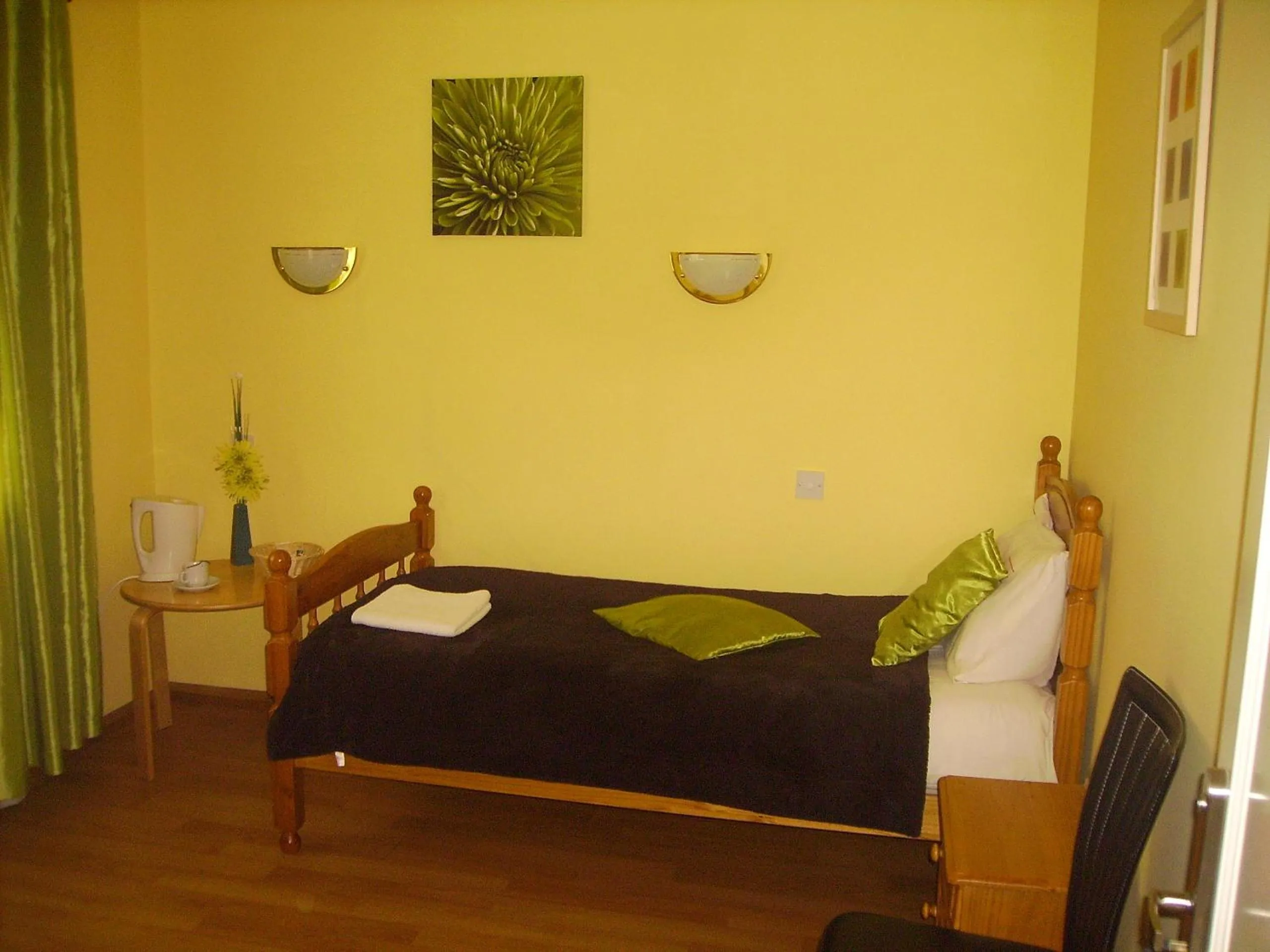 Bed in Stansted Airport Lodge