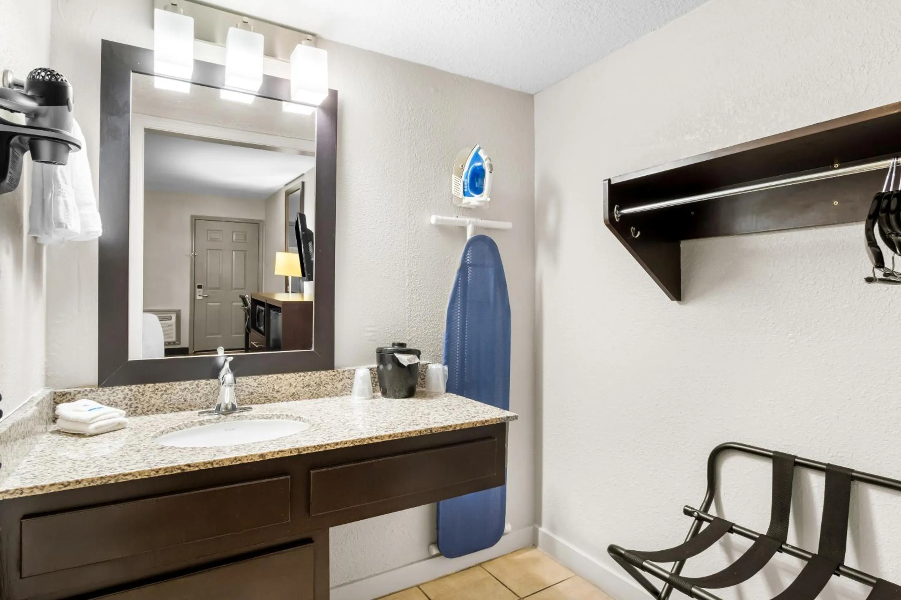 Rodeway Inn Waco Downtown near University