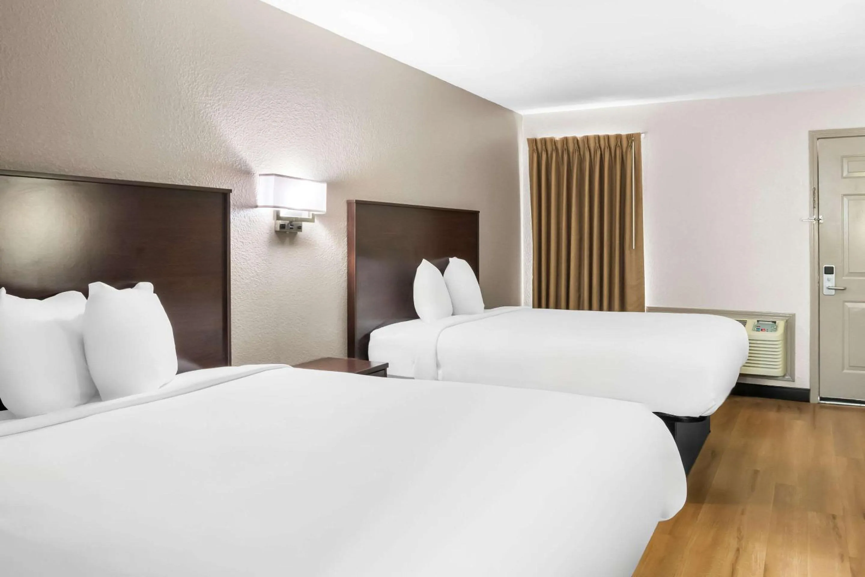 Bedroom, Bed in Rodeway Inn Waco Downtown near University