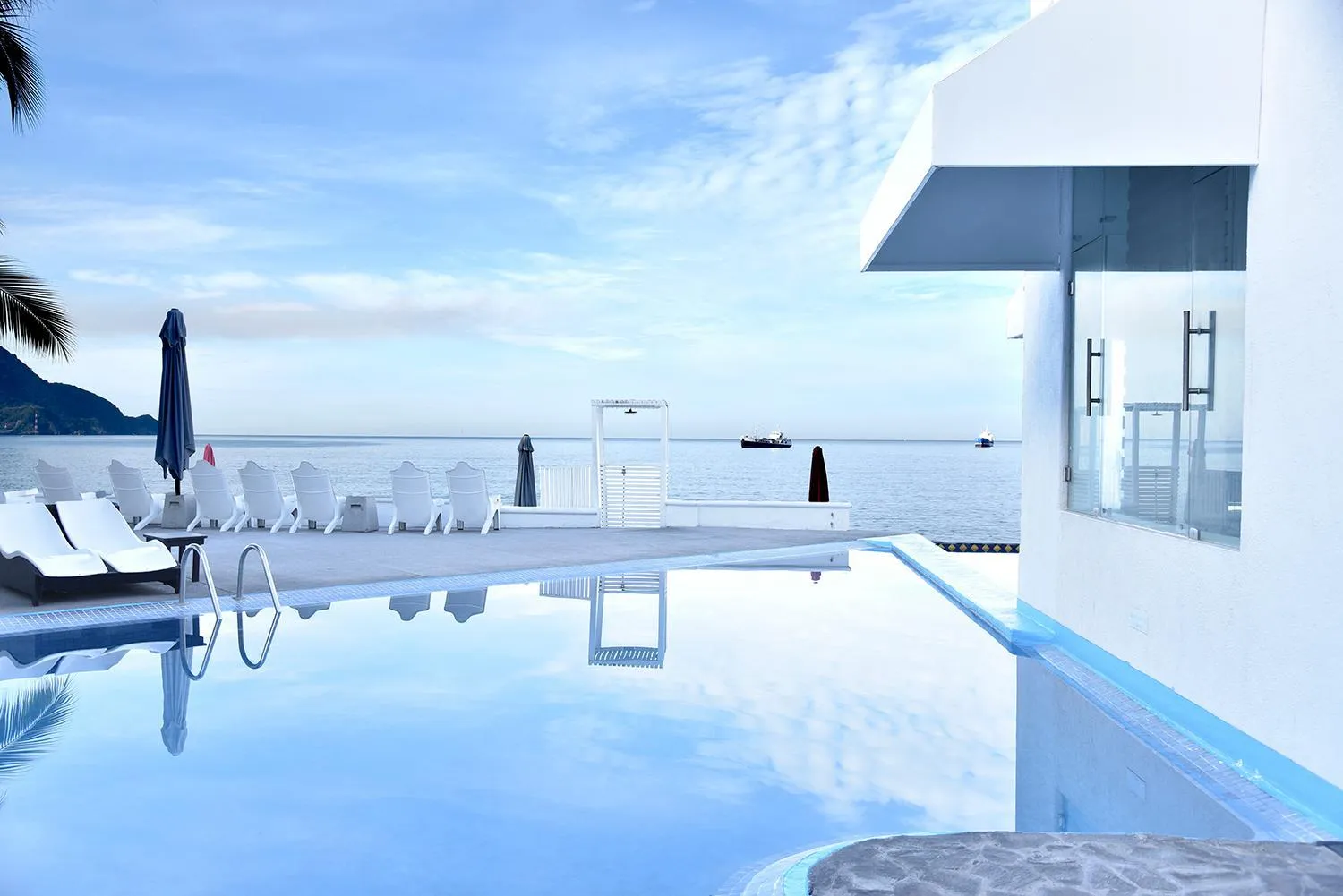 Swimming Pool in Best Western Plus Luna del Mar