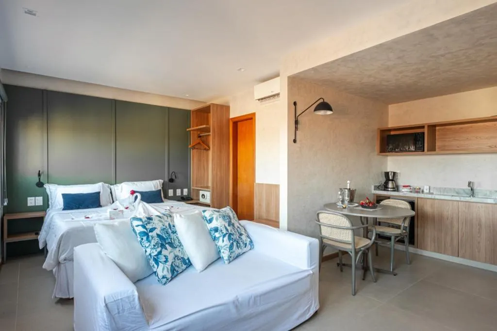 Bed in Malibu Plaza Hotel