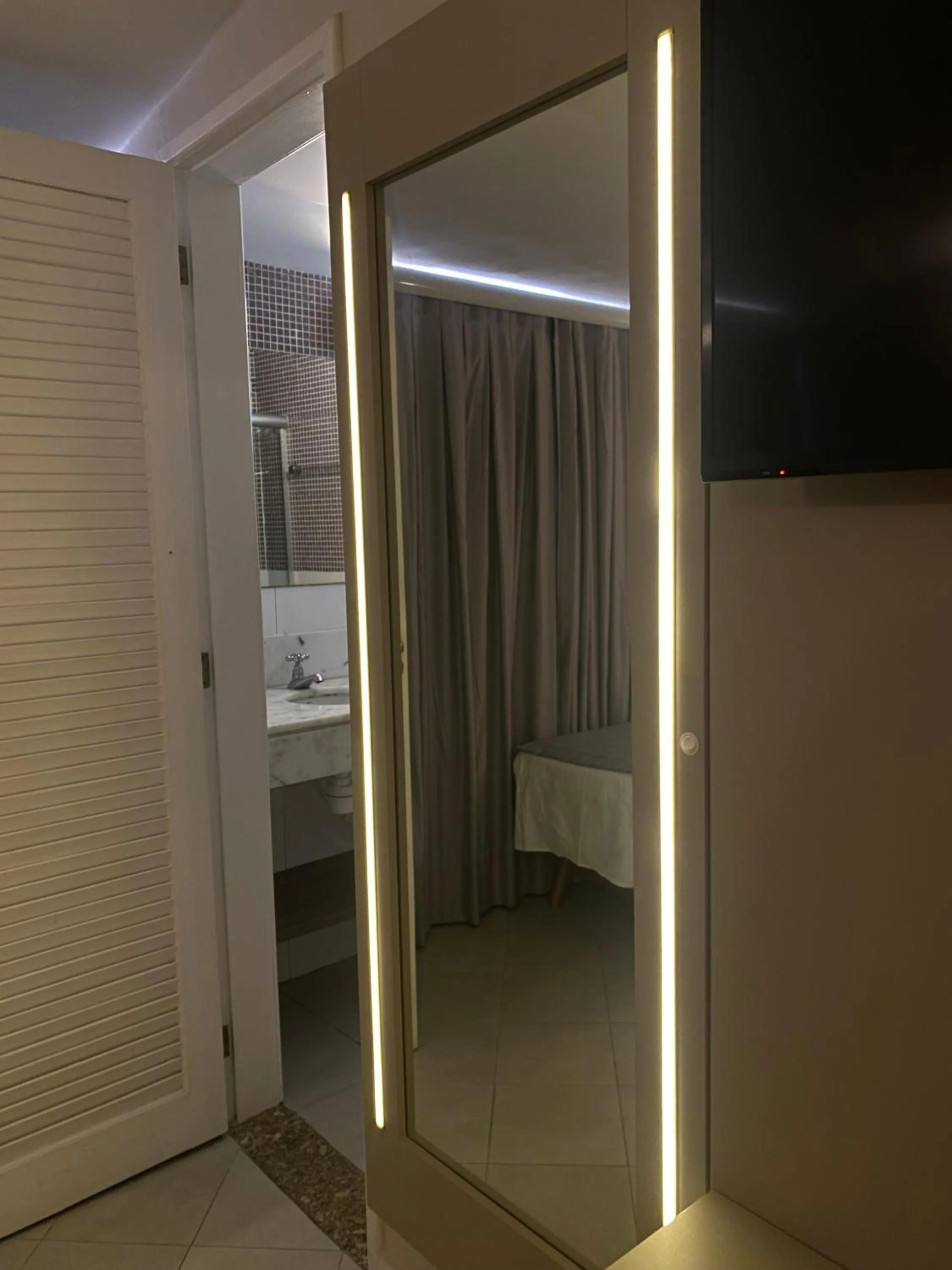 Bed in Malibu Plaza Hotel