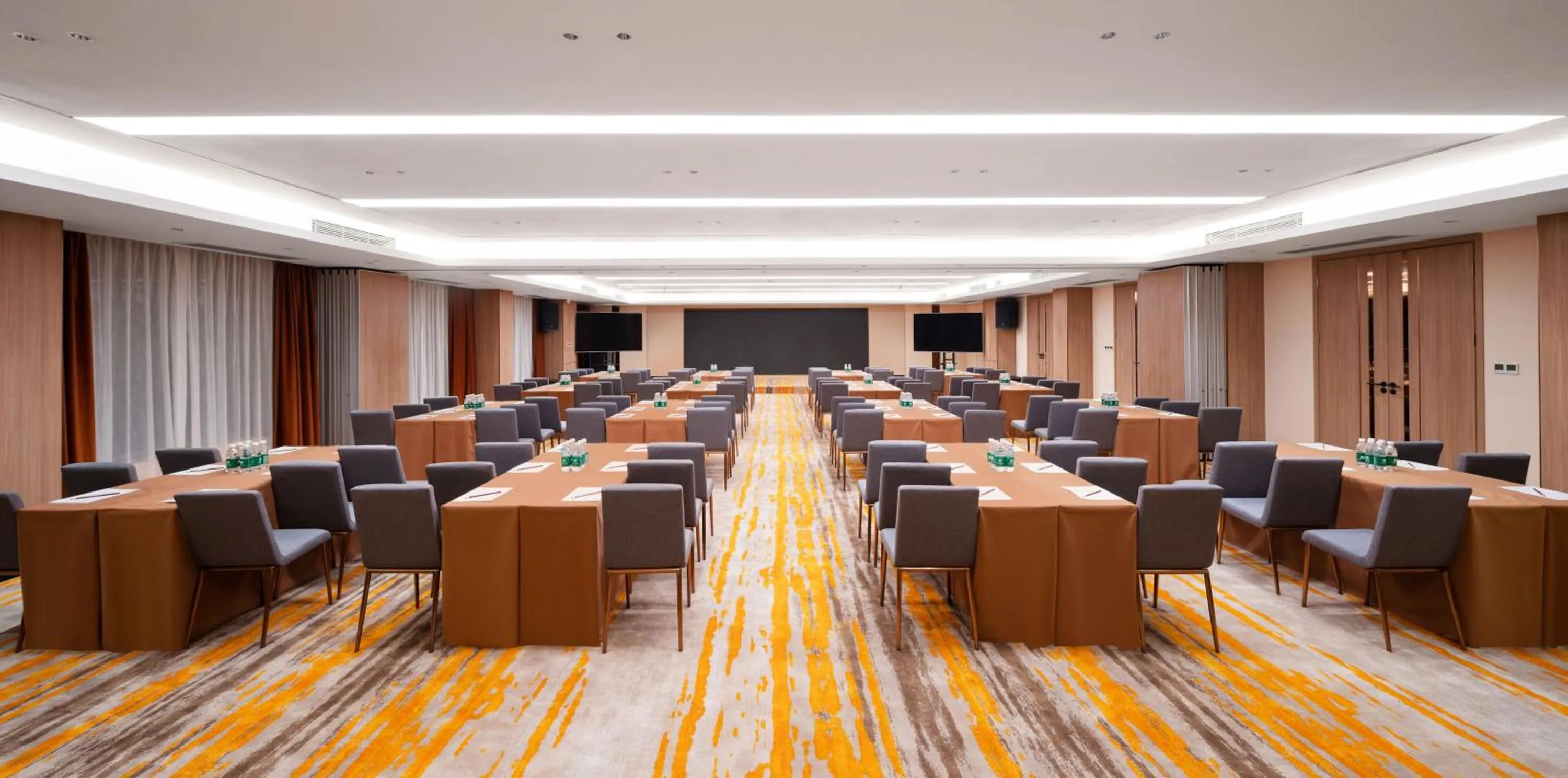 Meeting/conference room in Guangzhou Wogo Yuanbao Hotel-Zhujiang New Town