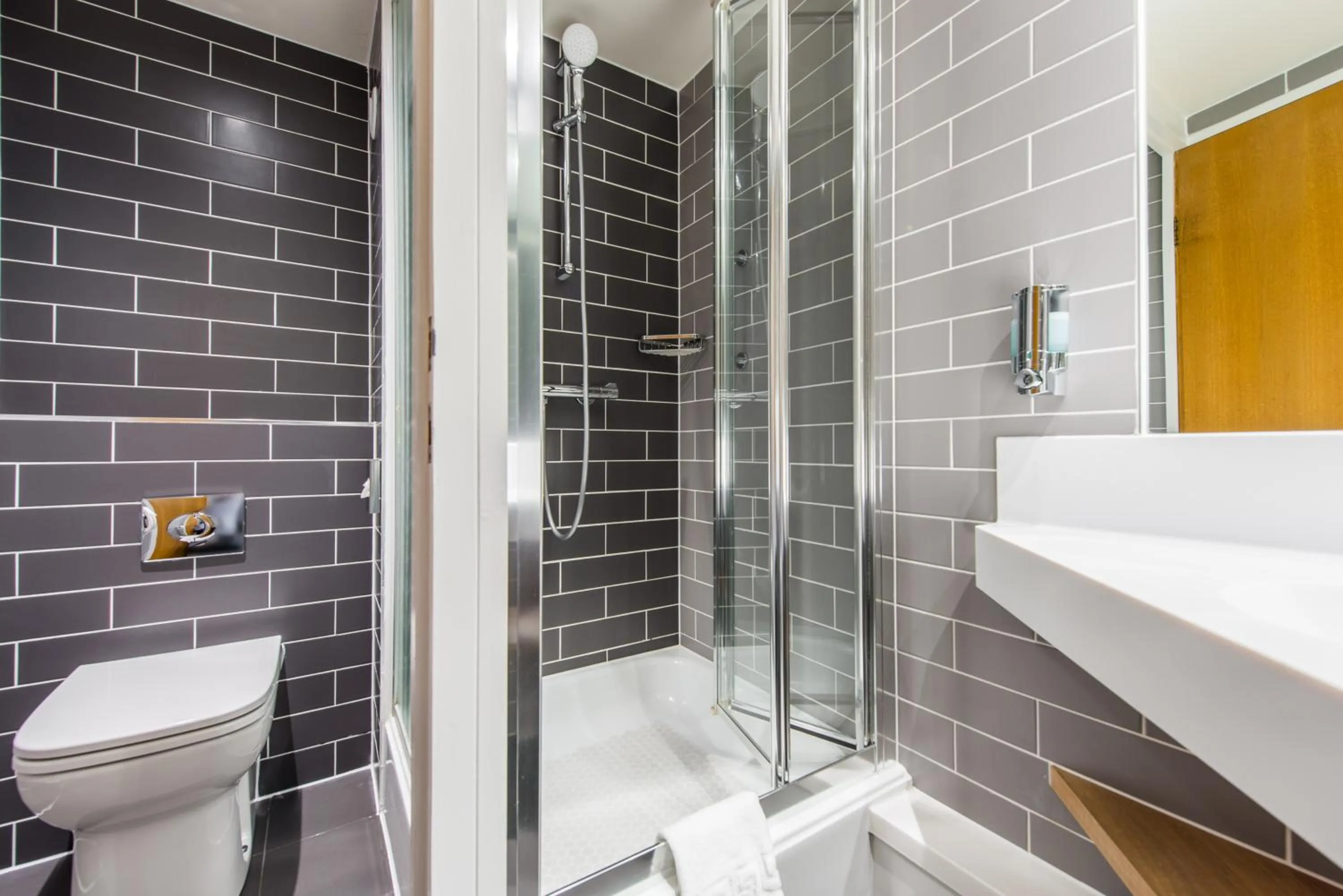 Bathroom in Holiday Inn Express Strathclyde Park M74, Jct 5 by IHG