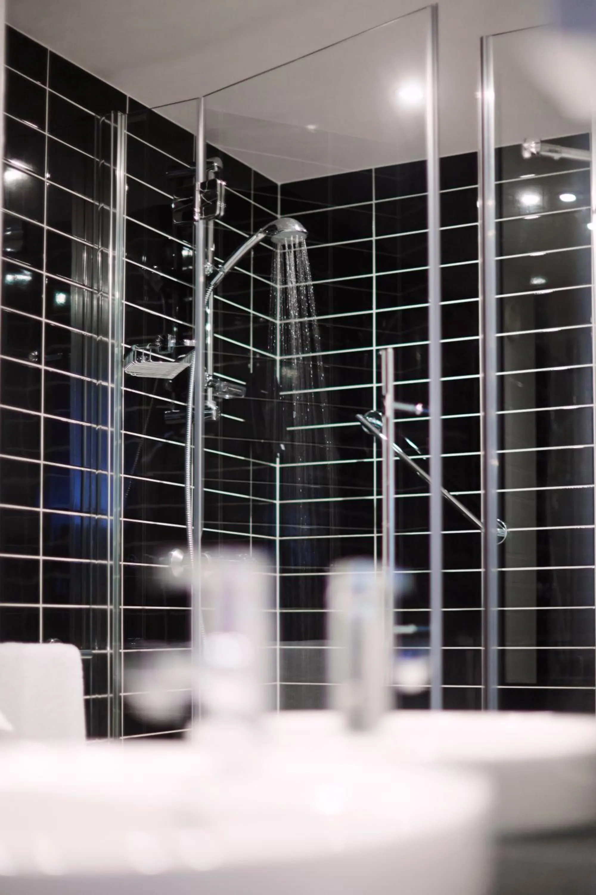 Bathroom in Holiday Inn Express Strathclyde Park M74, Jct 5 by IHG