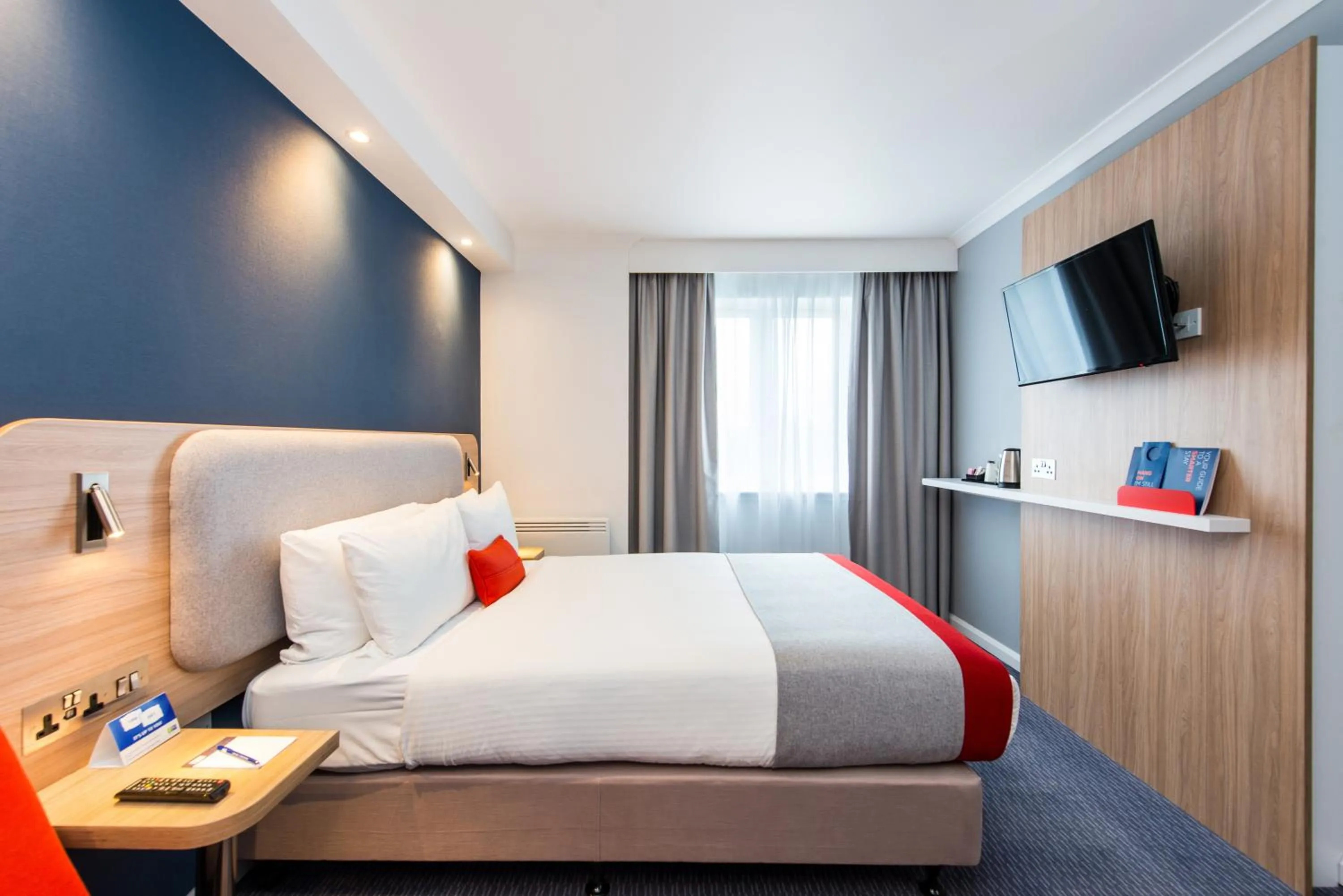 Bed in Holiday Inn Express Strathclyde Park M74, Jct 5 by IHG