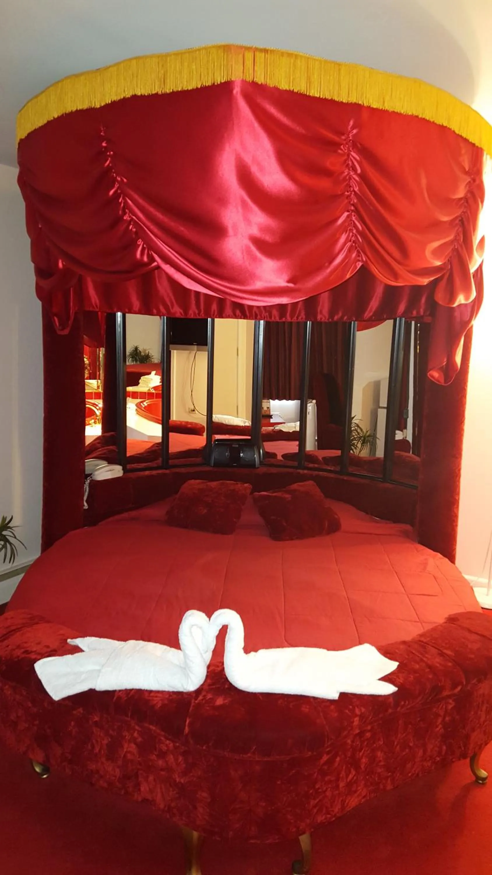 Bed in New Relax Inn Bridgeview