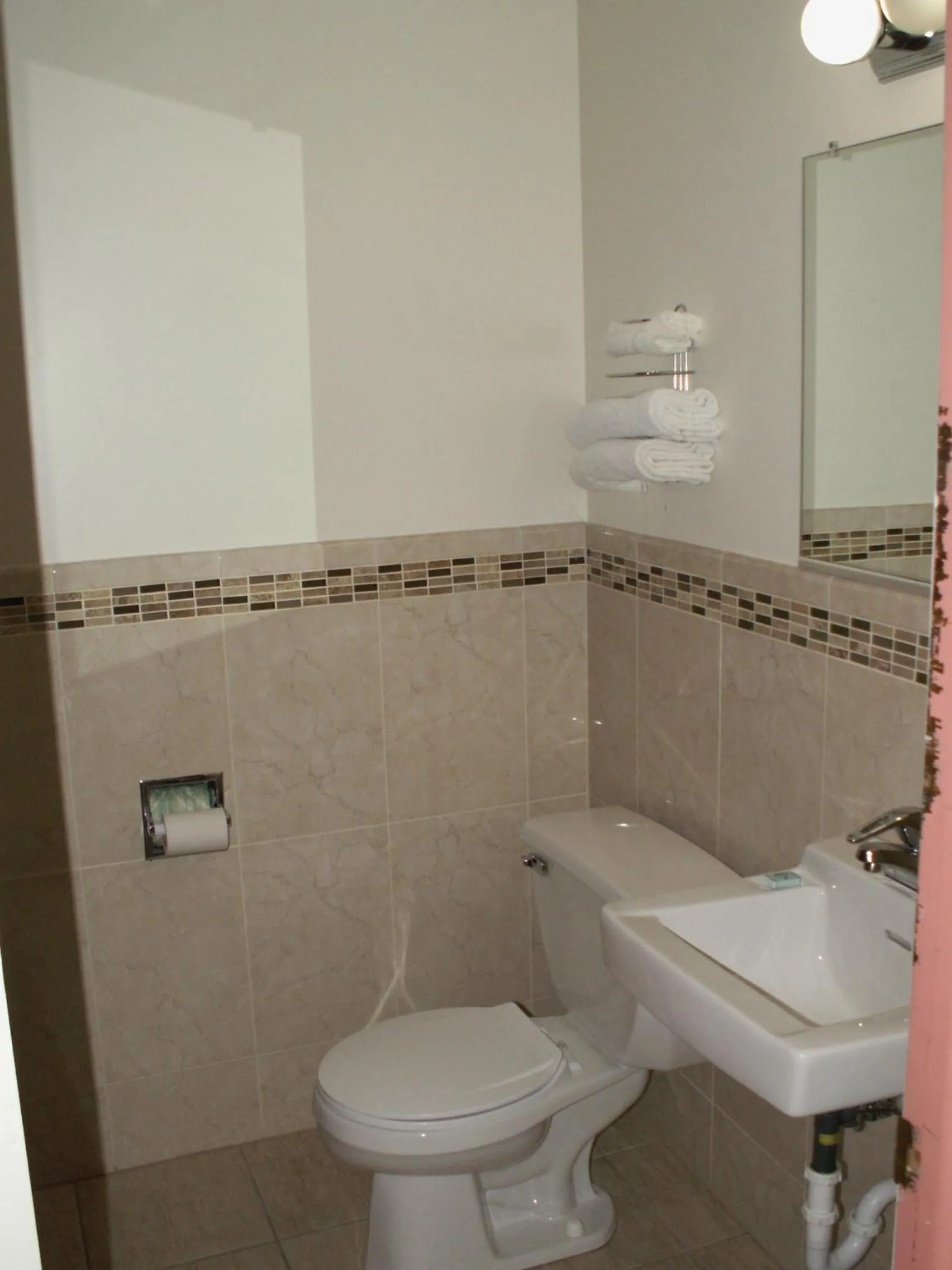 Bathroom in New Relax Inn Bridgeview