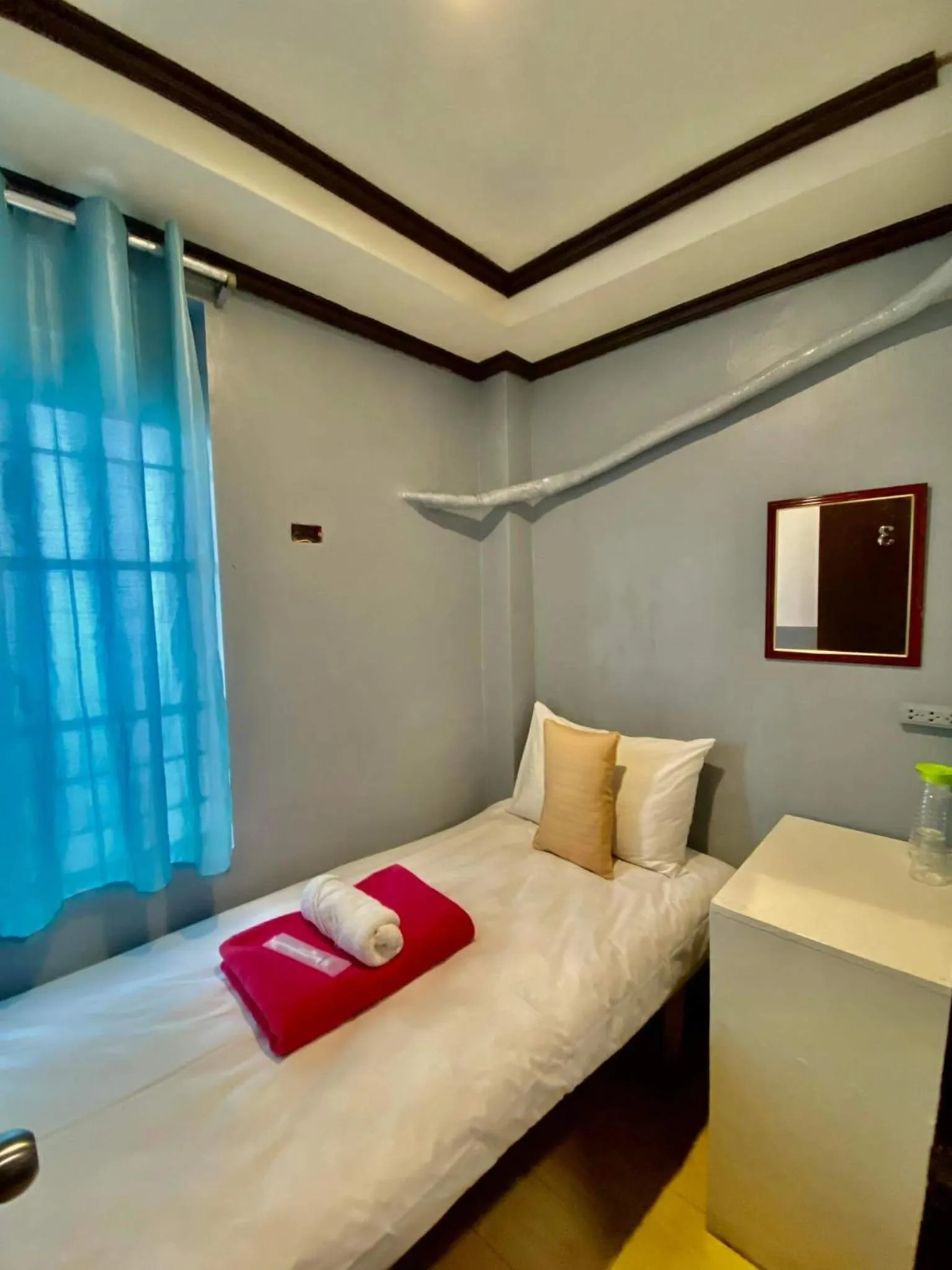 Bed in Amax Inn Makati