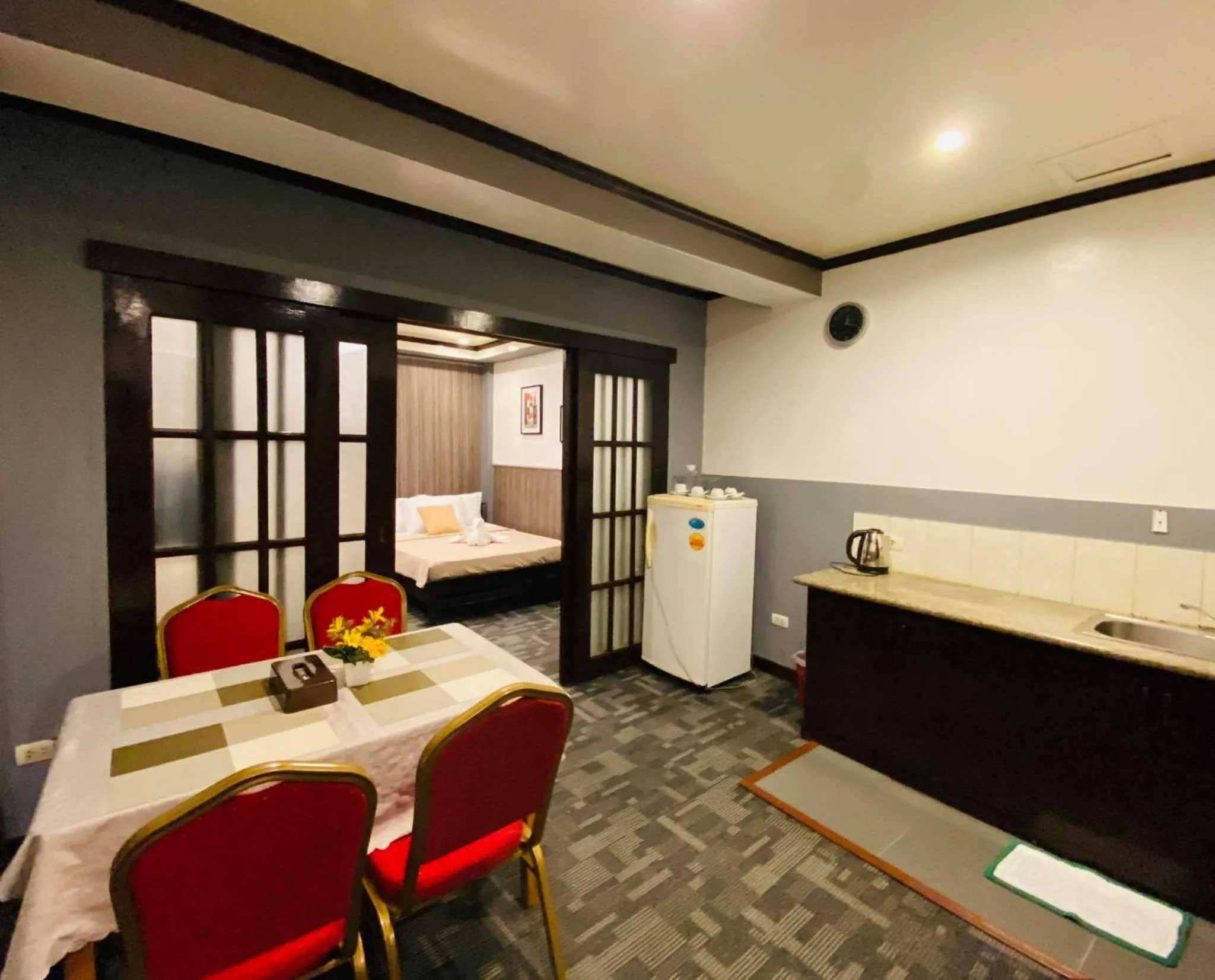 Bed in Amax Inn Makati