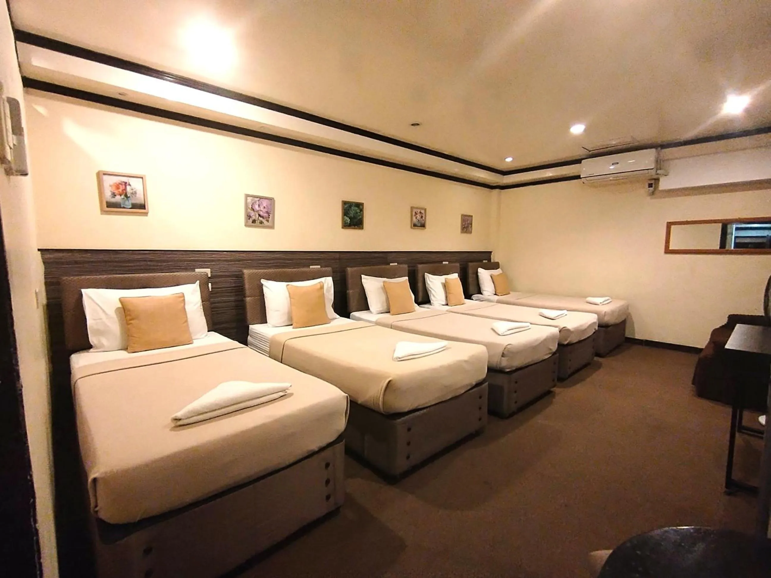 Bed in Amax Inn Makati