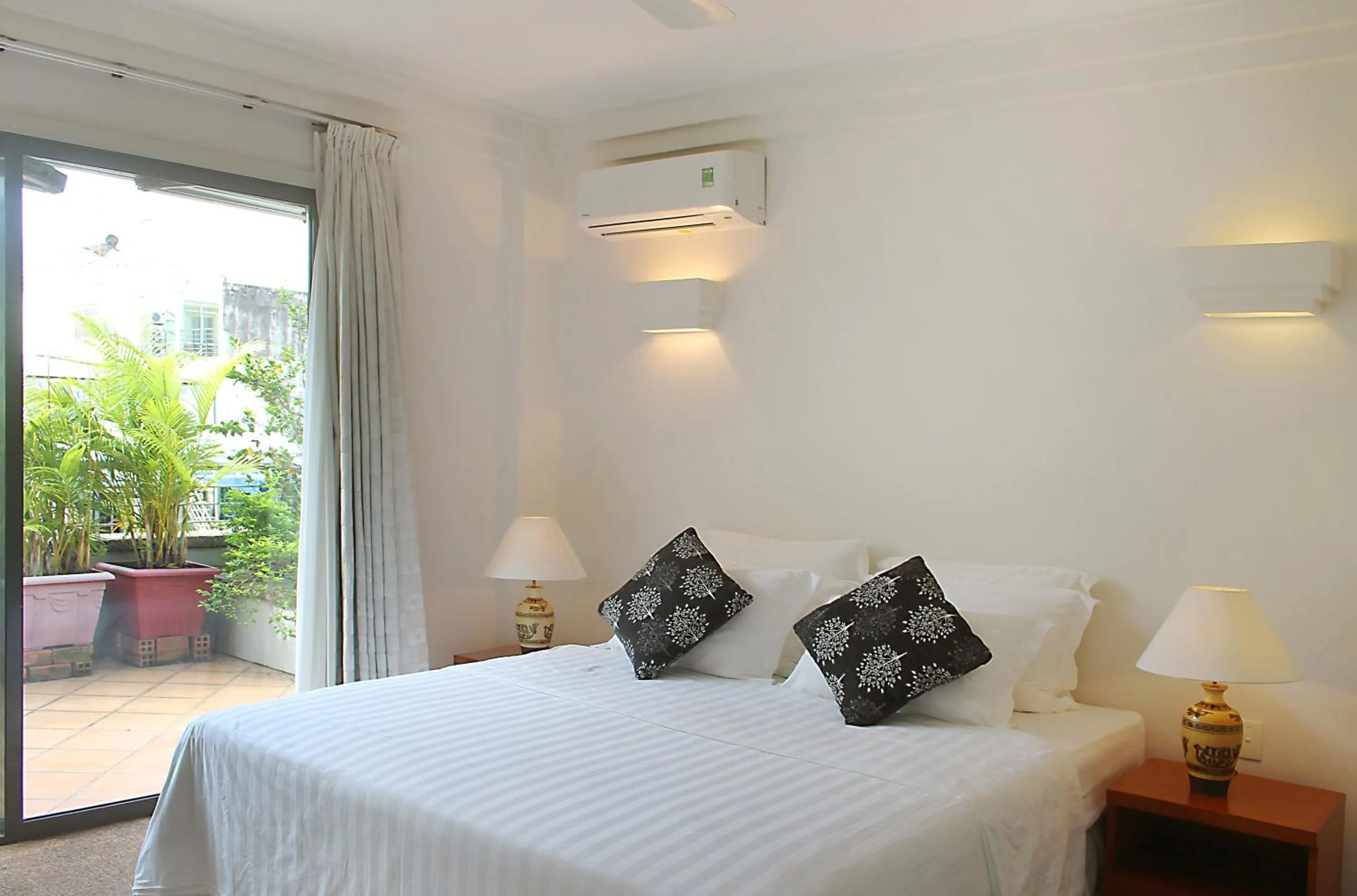 Bed in Downtown Retro Serviced Apartment