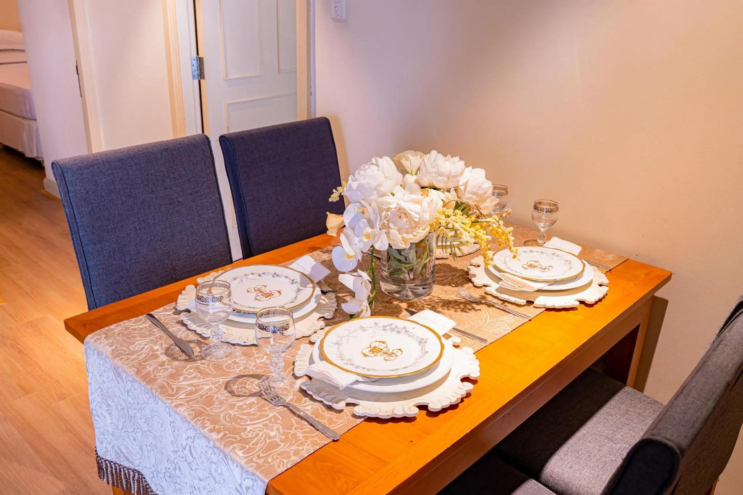 Downtown Retro Serviced Apartment