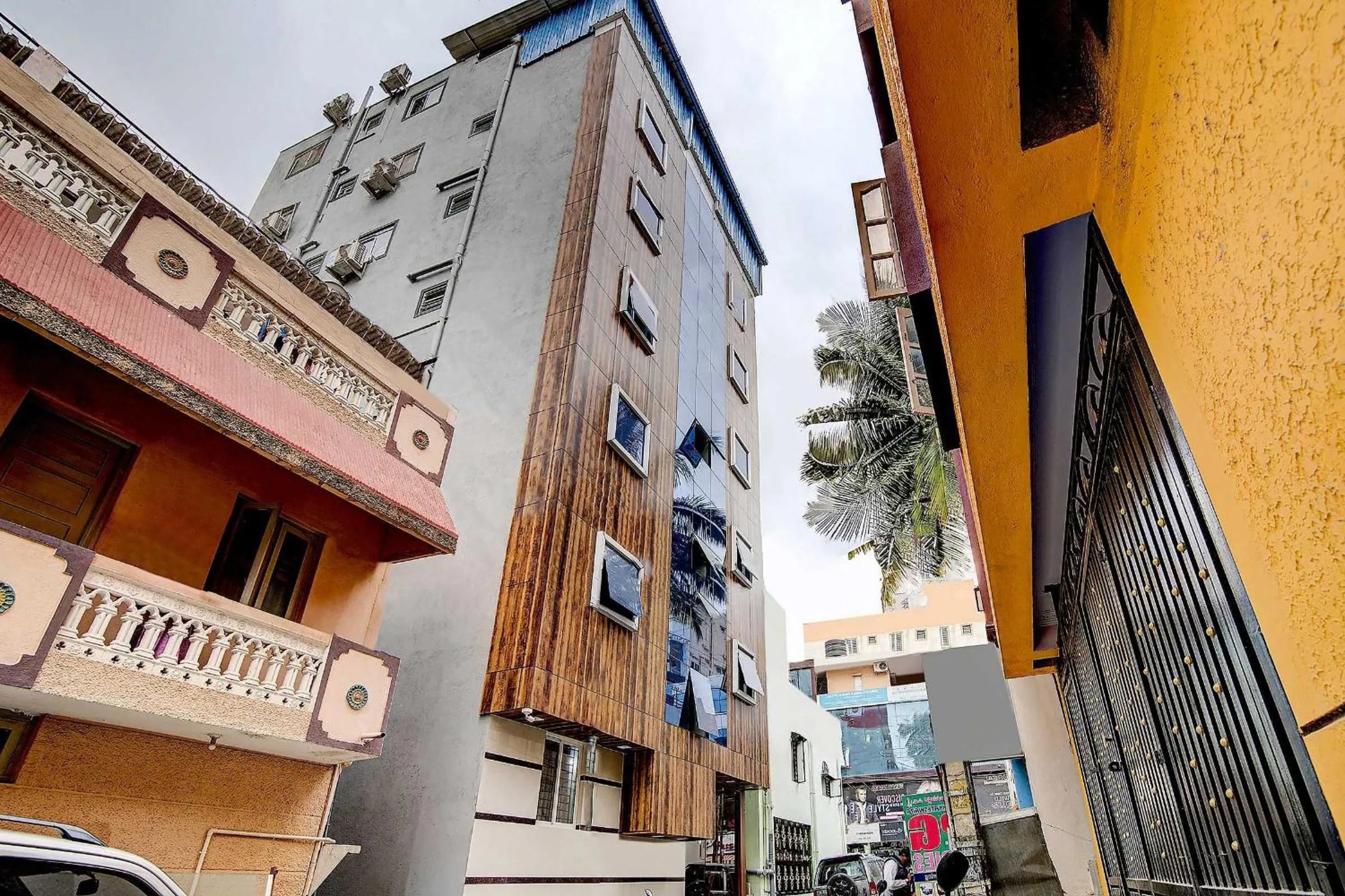 Facade/entrance in Hotel O Varcity Plaza