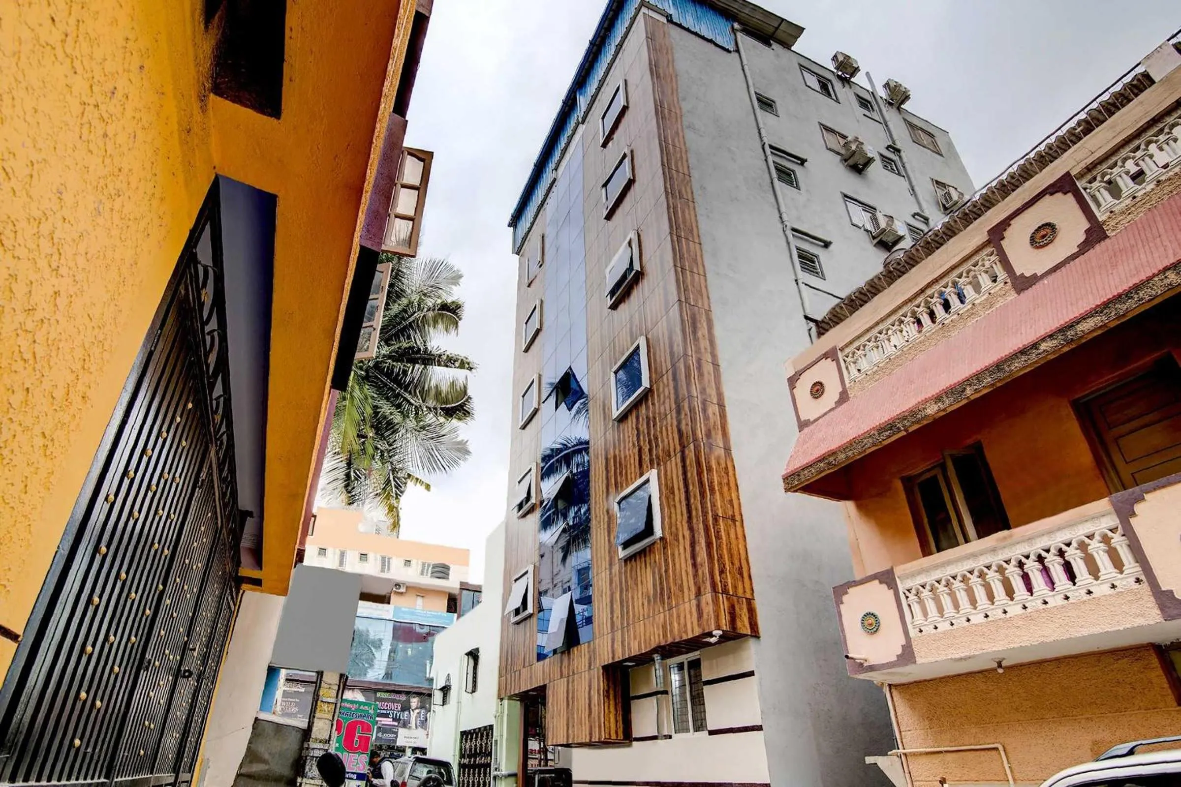 Facade/entrance in Hotel O Varcity Plaza