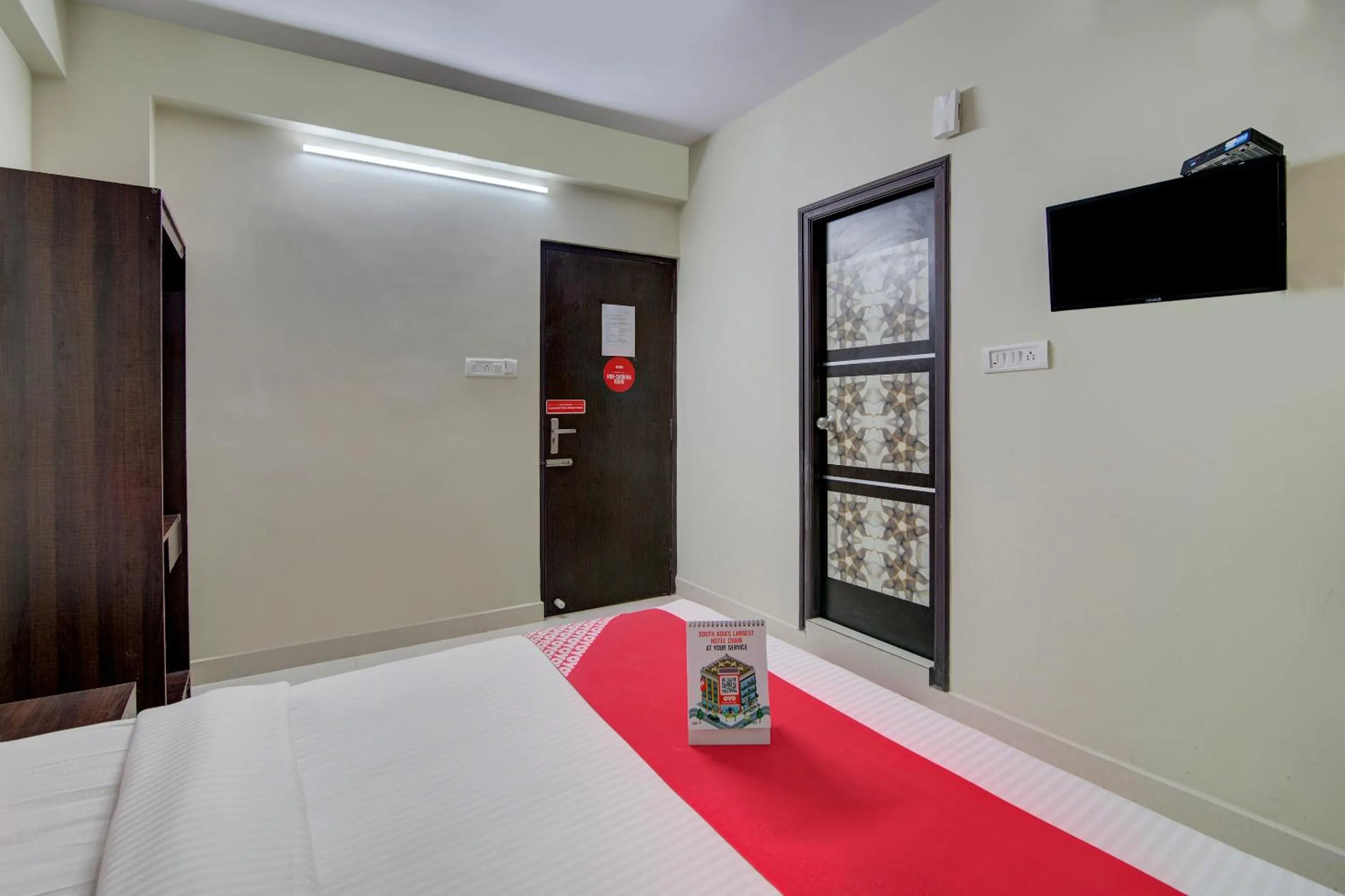 Facade/entrance in Hotel O Varcity Plaza