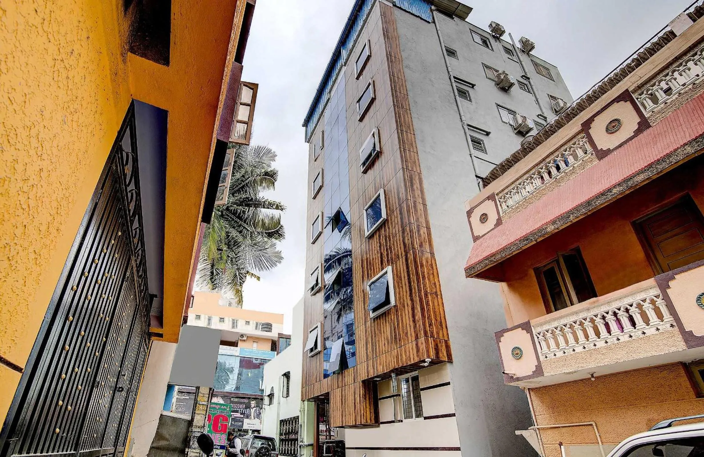 Facade/entrance in Hotel O Varcity Plaza