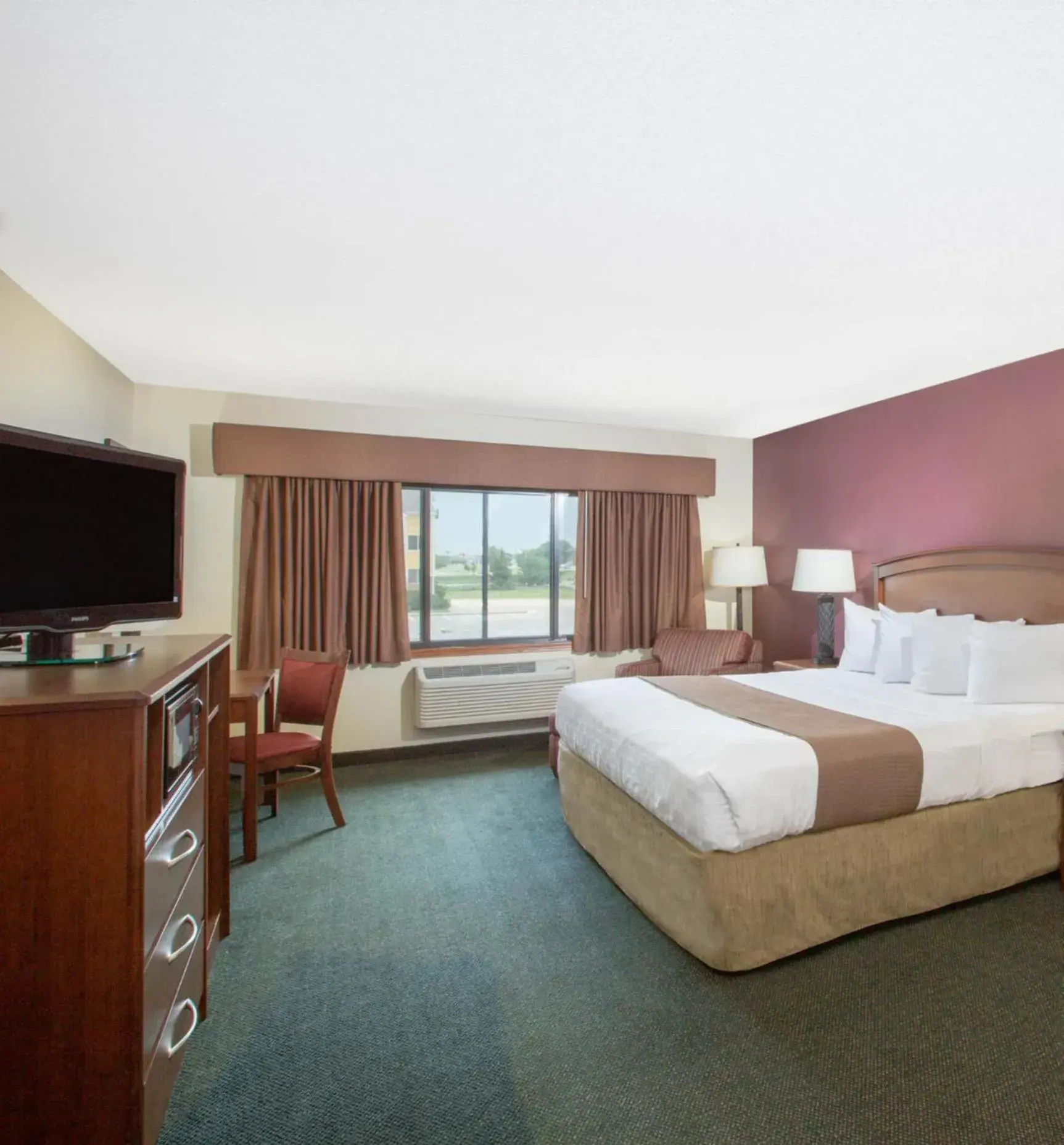 King Room - Non-Smoking in AmericInn by Wyndham Kearney King Room - Non-Smoking in AmericInn by Wyndham Kearney