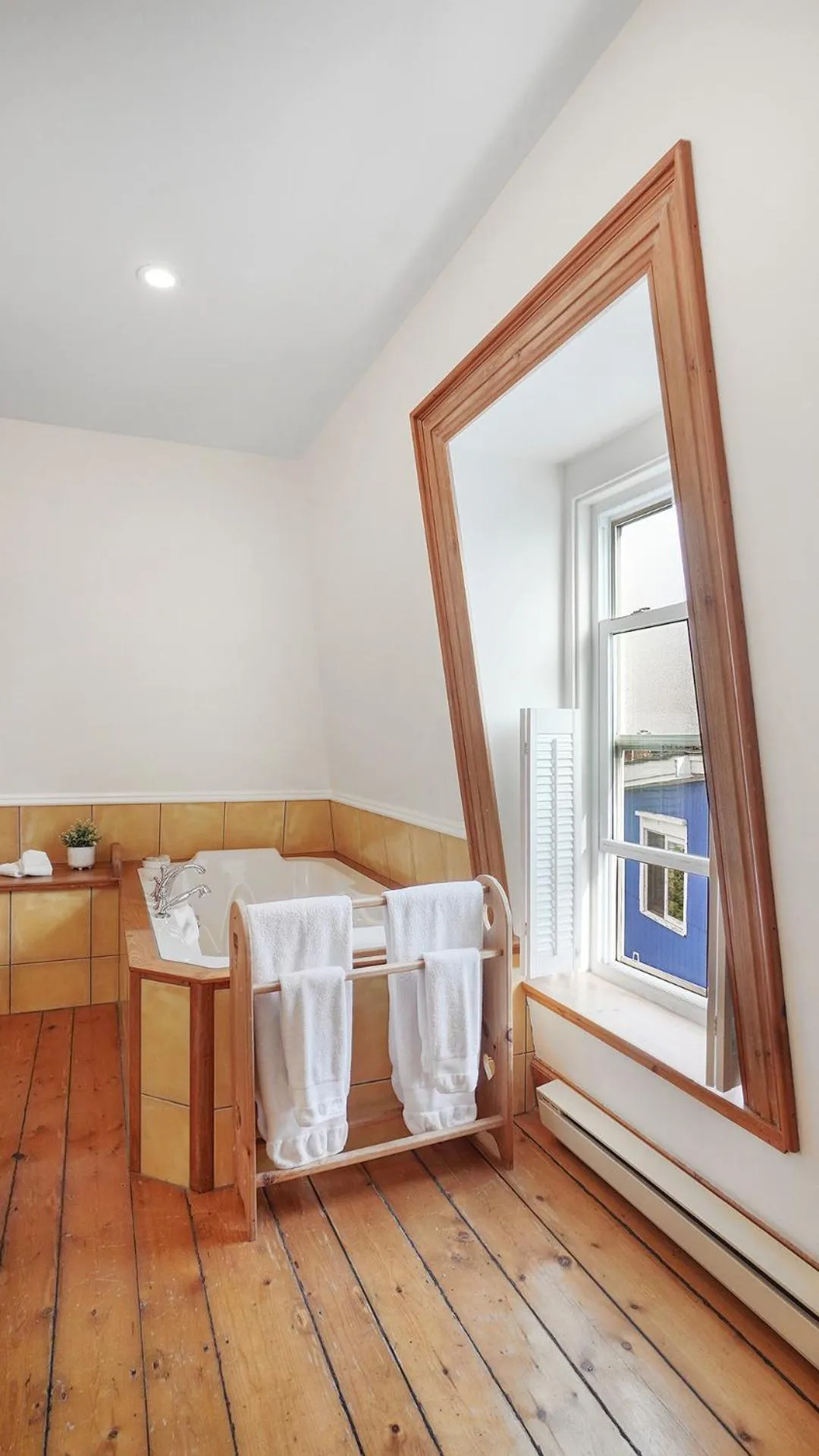 Bed in Sail Inn Lunenburg